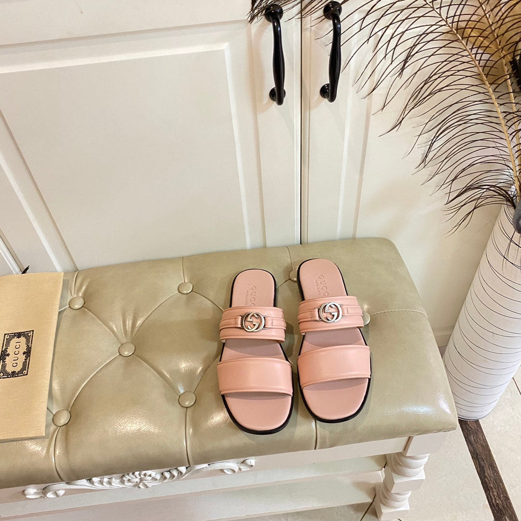 GUCCI SANDAL WITH ROUND INTERLOCKING G IN LIGHT PINK CALFSKIN