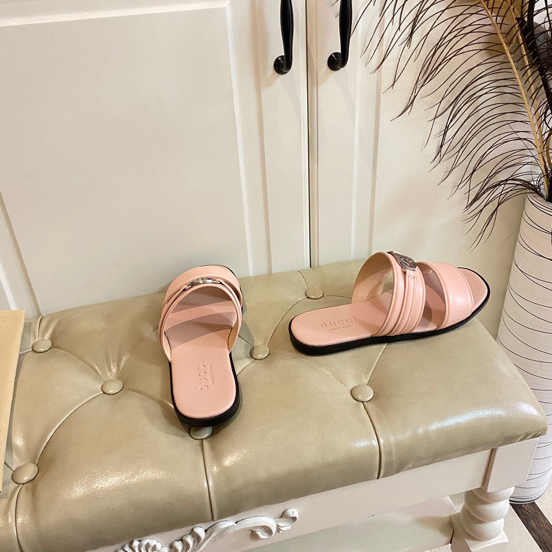 GUCCI SANDAL WITH ROUND INTERLOCKING G IN LIGHT PINK CALFSKIN