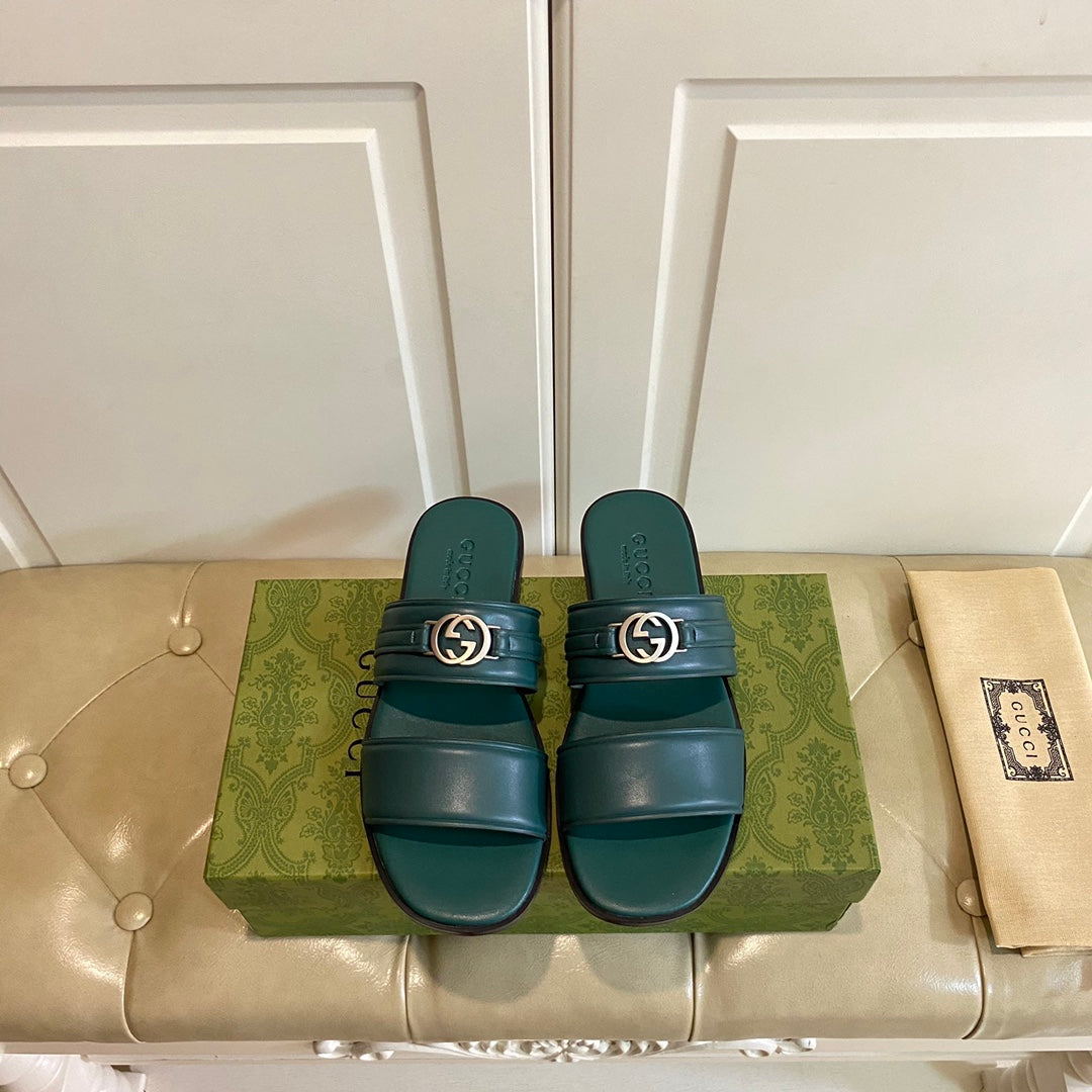 GUCCI SANDAL WITH ROUND INTERLOCKING G IN DARK GREEN CALFSKIN