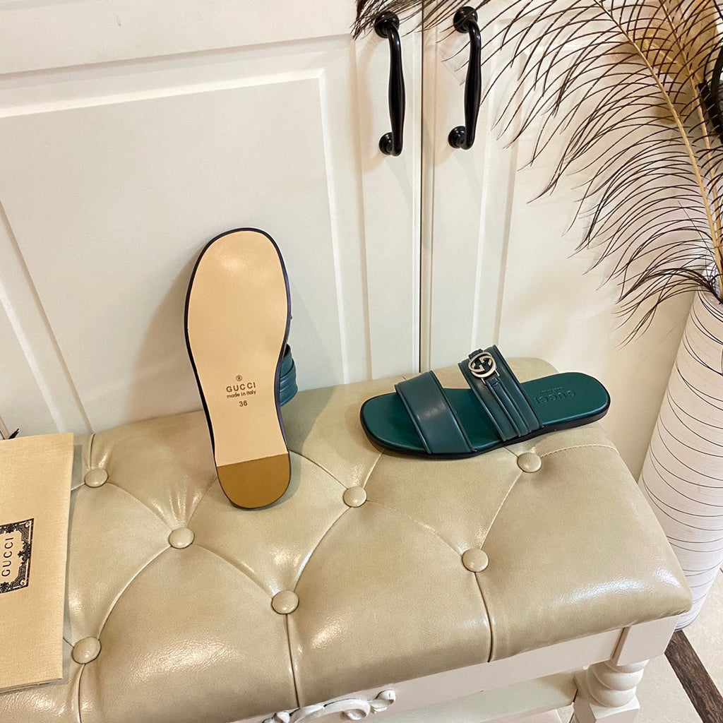GUCCI SANDAL WITH ROUND INTERLOCKING G IN DARK GREEN CALFSKIN