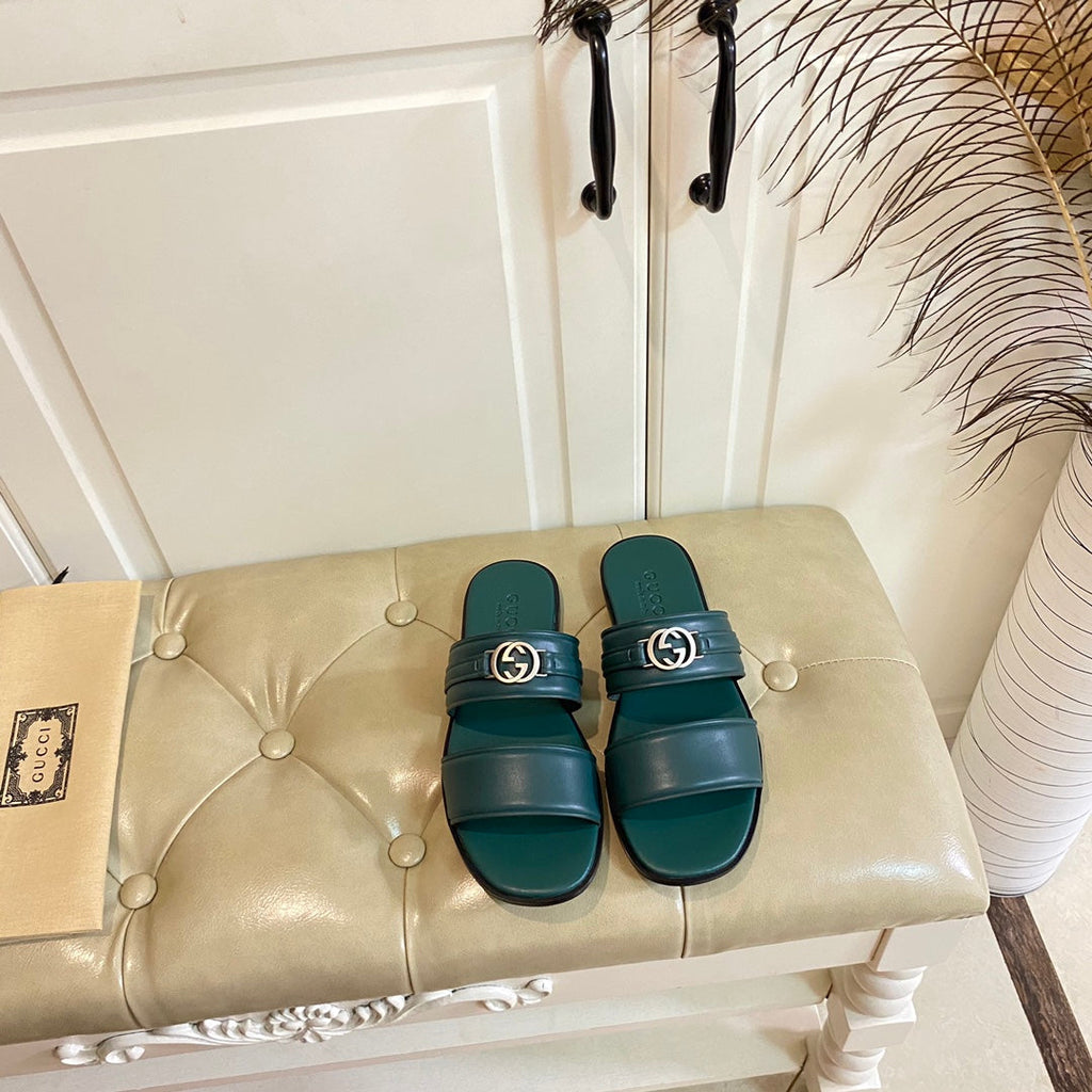 GUCCI SANDAL WITH ROUND INTERLOCKING G IN DARK GREEN CALFSKIN