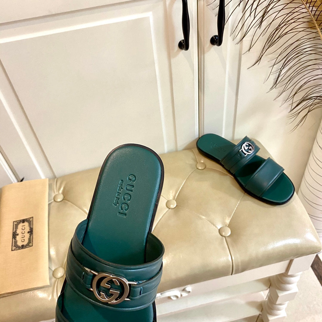 GUCCI SANDAL WITH ROUND INTERLOCKING G IN DARK GREEN CALFSKIN