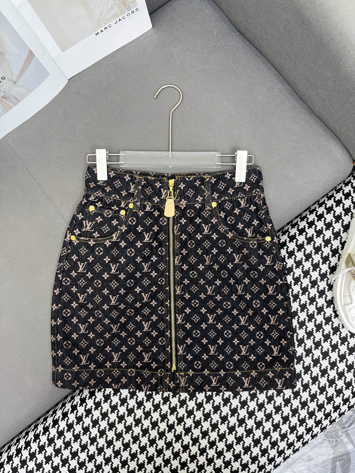 LOUIS VUITTON LV NEW STYLE DENIM SKIRT WITH FRONT CENTER ZIPPER 269062