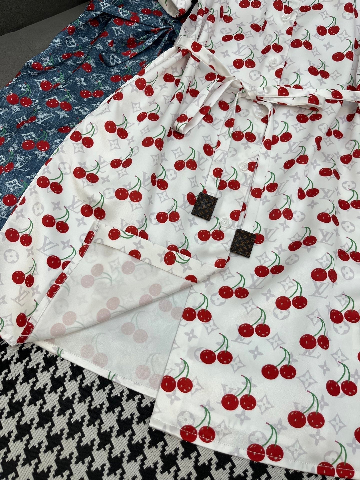 LOUIS VUITTON LV SHIRT DRESS CHERRY 25S IN POLYESTER 266624