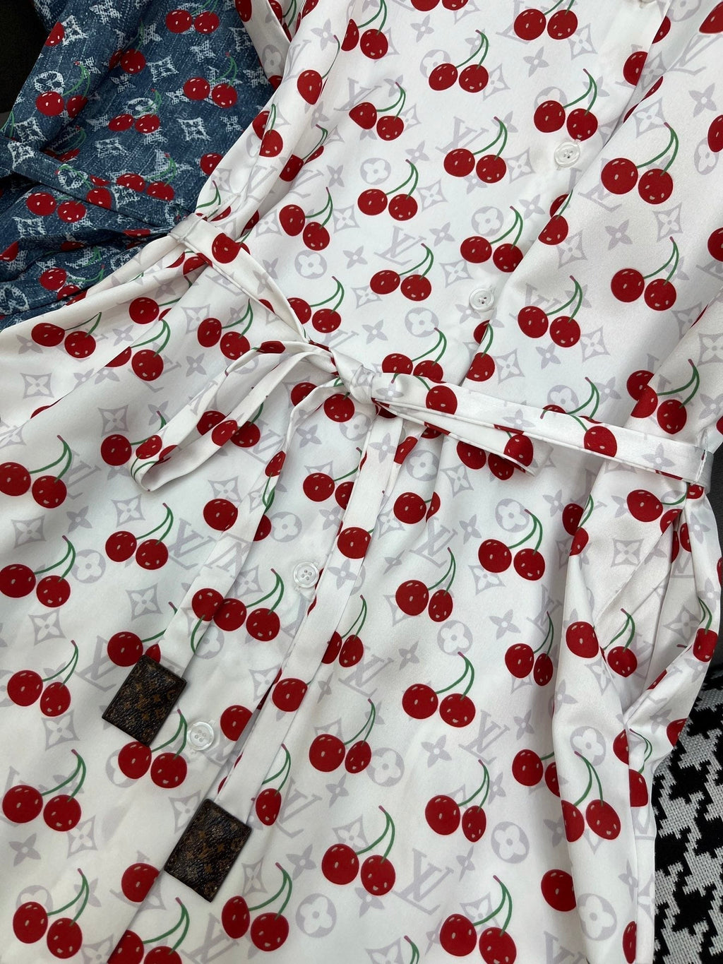 LOUIS VUITTON LV SHIRT DRESS CHERRY 25S IN POLYESTER 266624