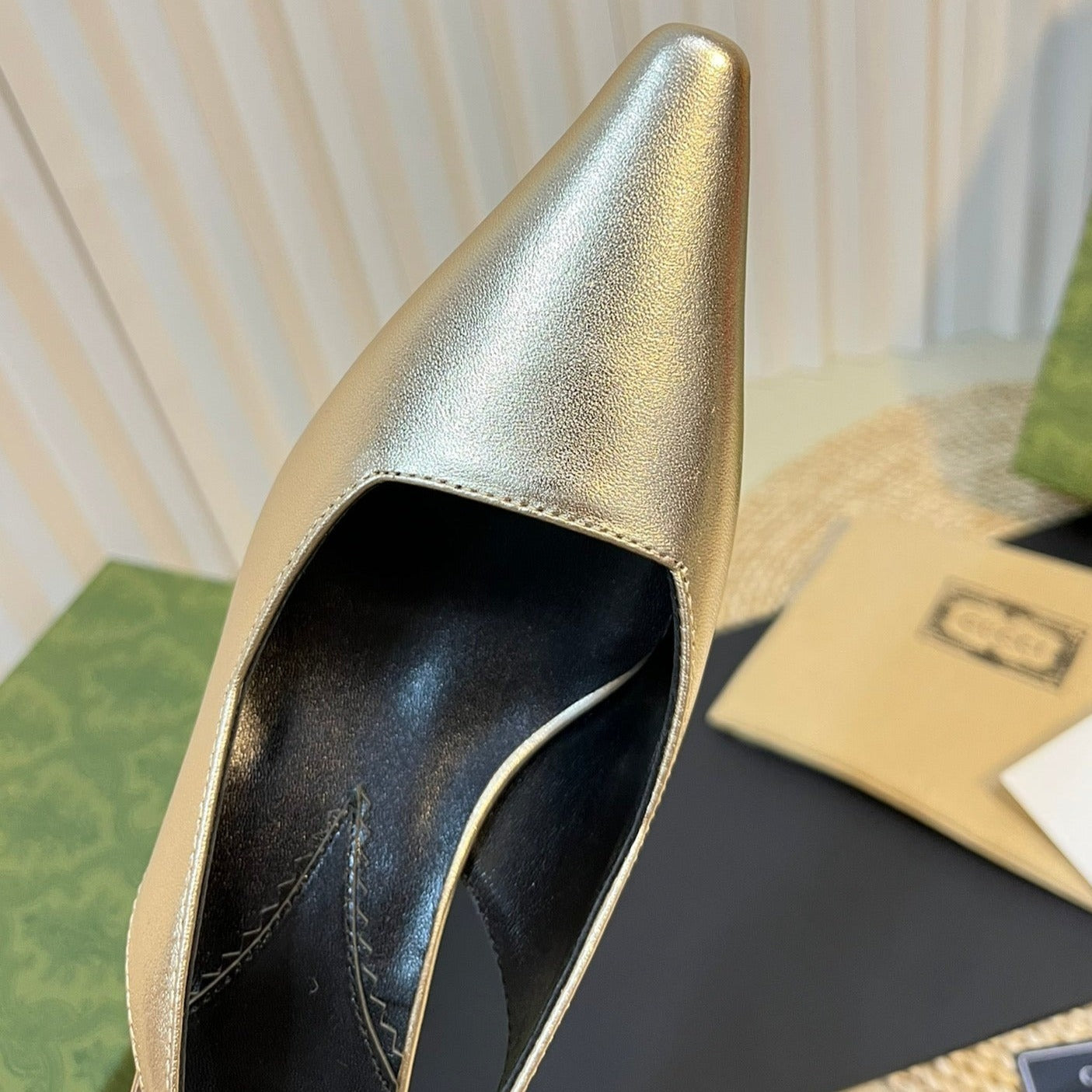 GUCCI Women's G plain leather logo Slingbacks Golden