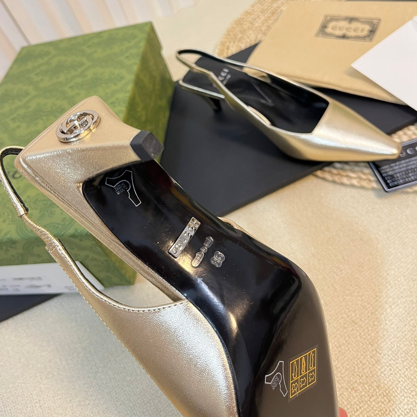 GUCCI Women's G plain leather logo Slingbacks Golden