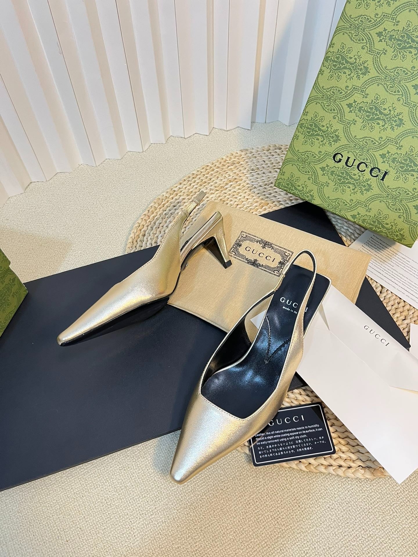 GUCCI Women's G plain leather logo Slingbacks Golden