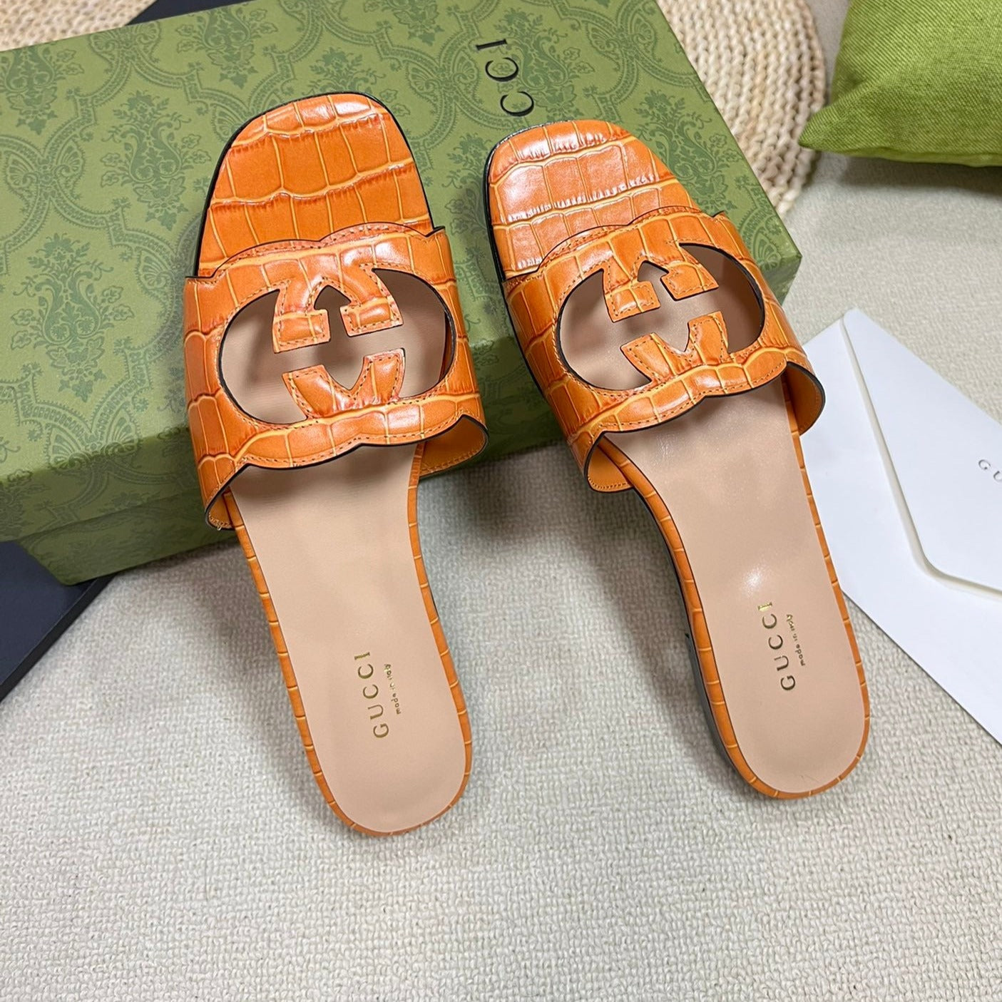 GUCCI Cut Out Slide Sandals Gingerbread Brown