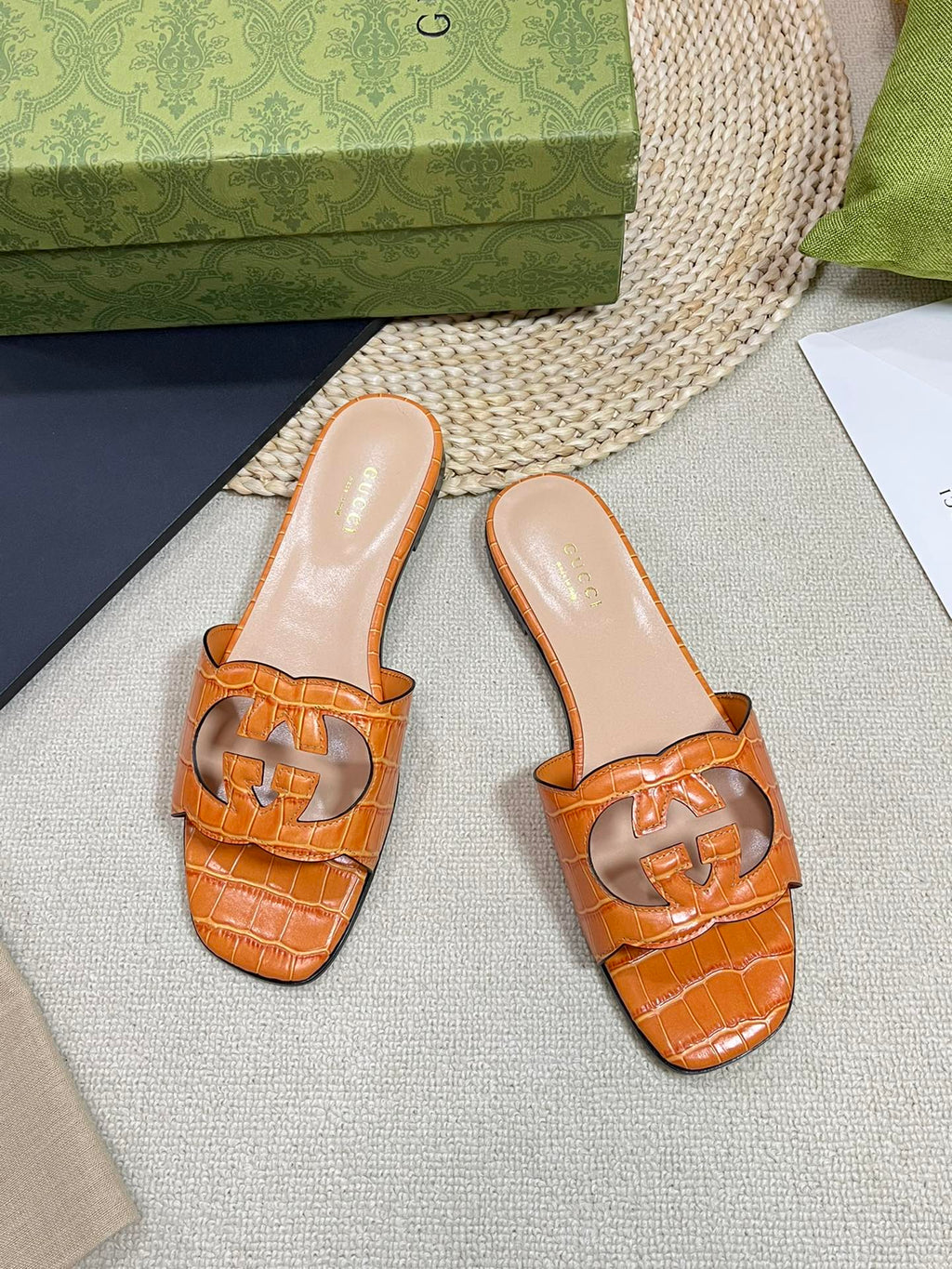 GUCCI Cut Out Slide Sandals Gingerbread Brown