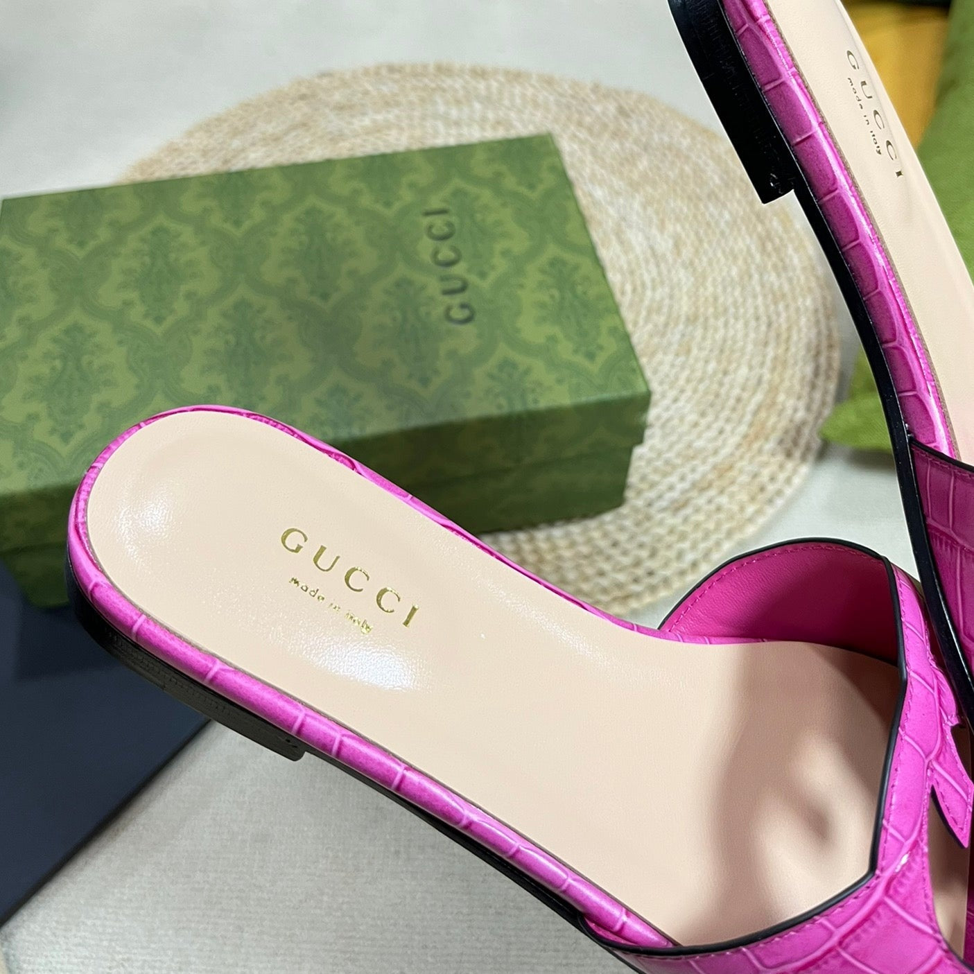 GUCCI Cut Out Slide Sandals Pink