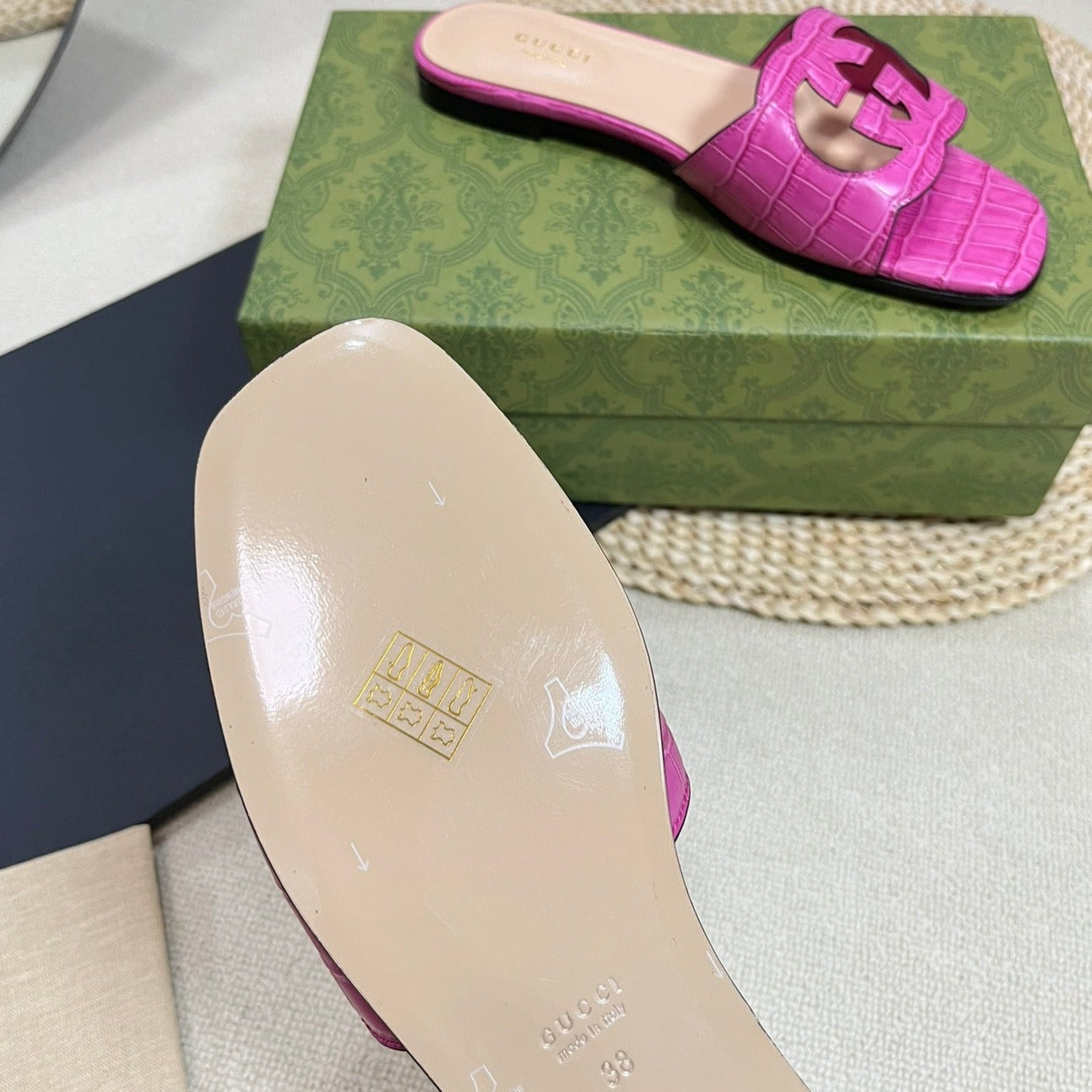GUCCI Cut Out Slide Sandals Pink