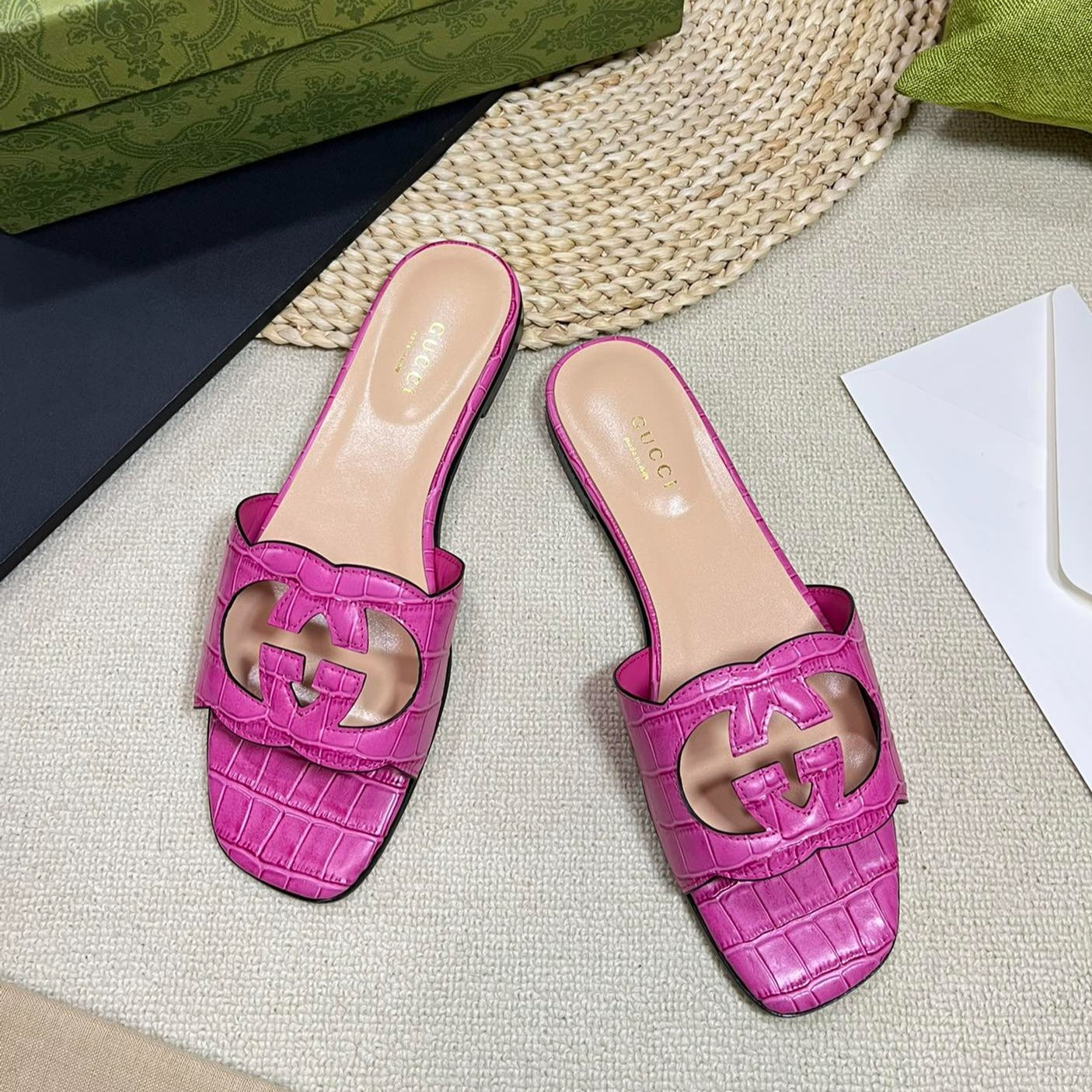 GUCCI Cut Out Slide Sandals Pink