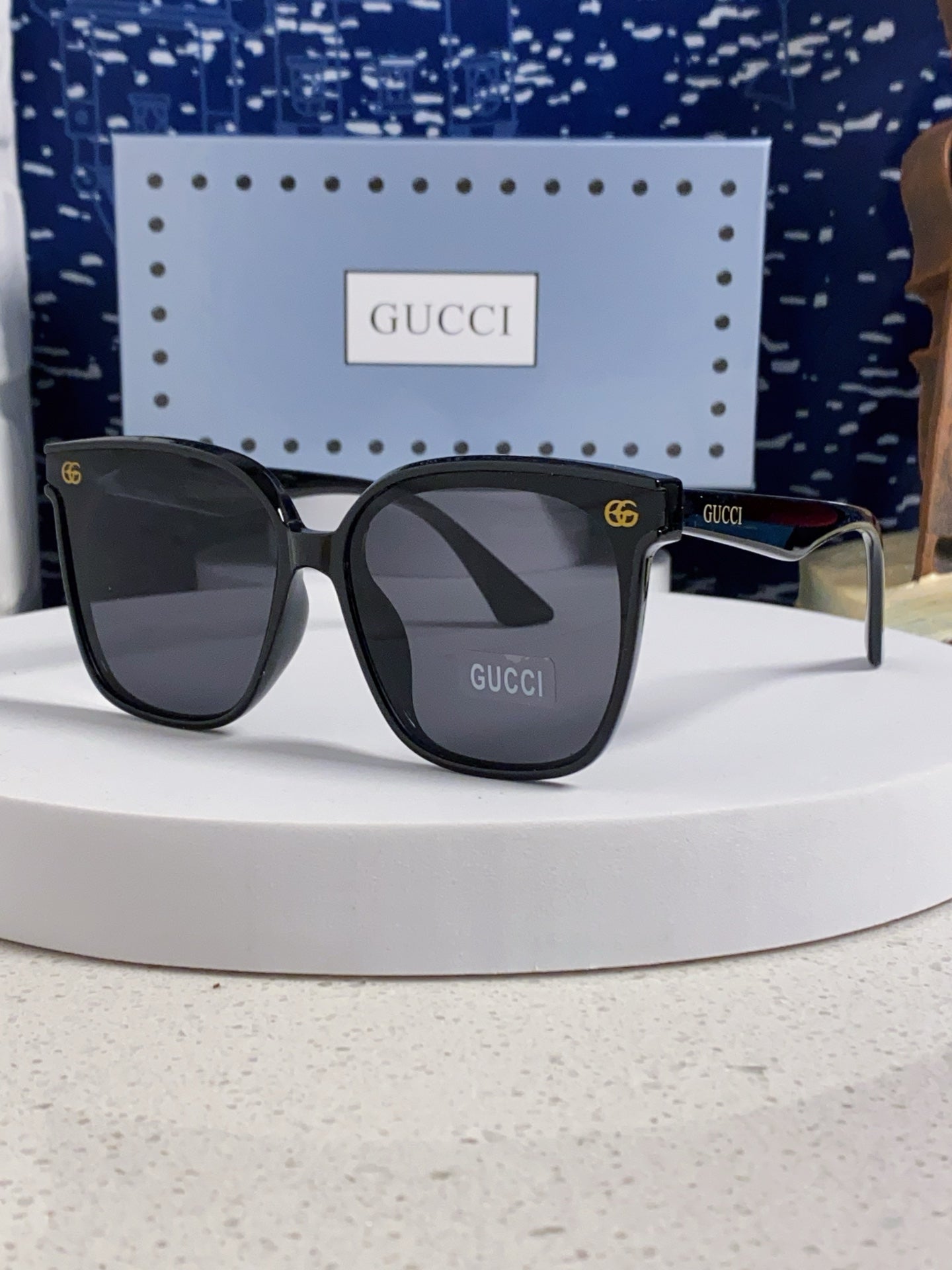 SQUARE FRAME SUNGLASSES 575854 IN BLACK ACETATE