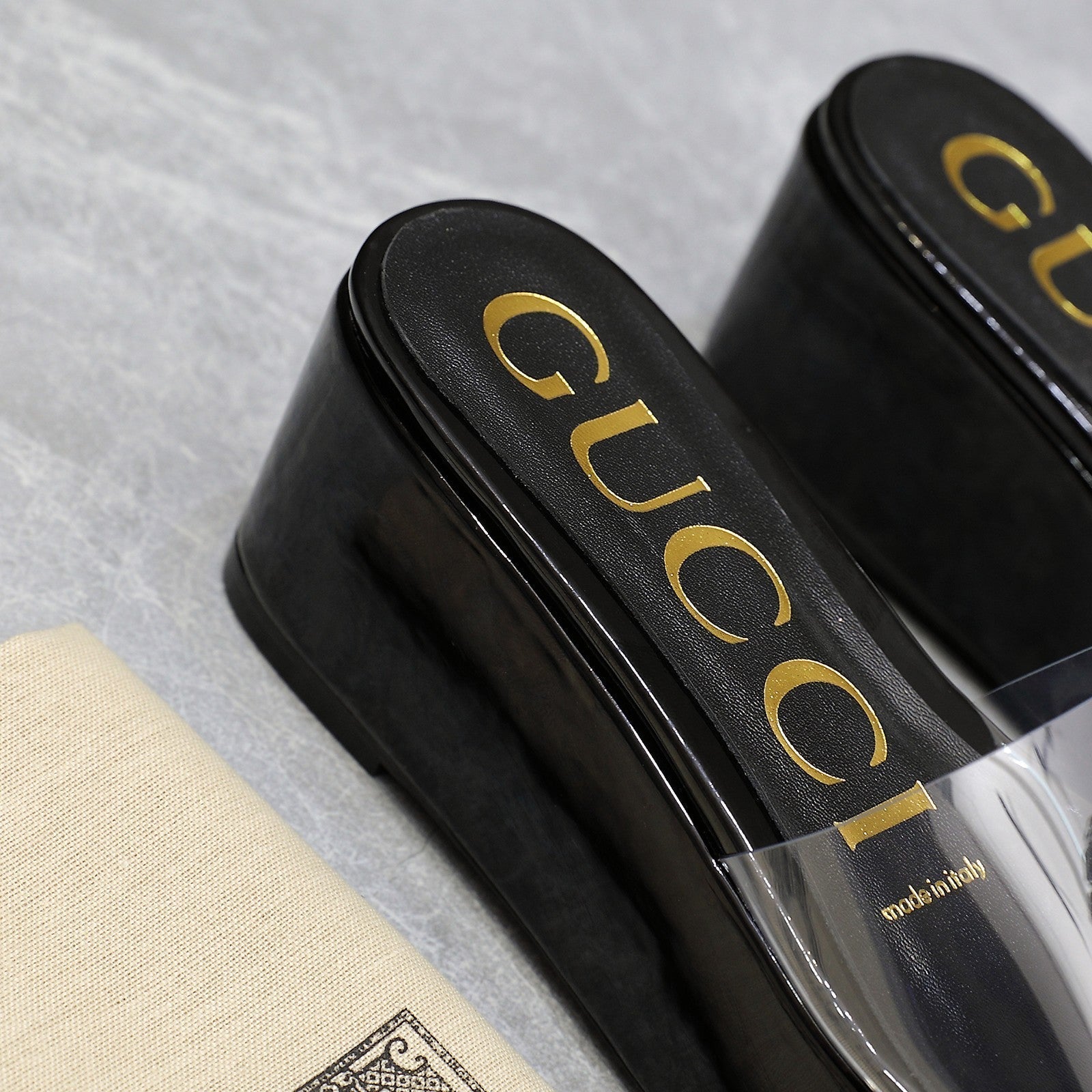 GUCCI HIGH WEDGE PLATFORM IN BLACK GLOSSY CALFSKIN WITH DOUBLE CRYSTAL G BUCKLE