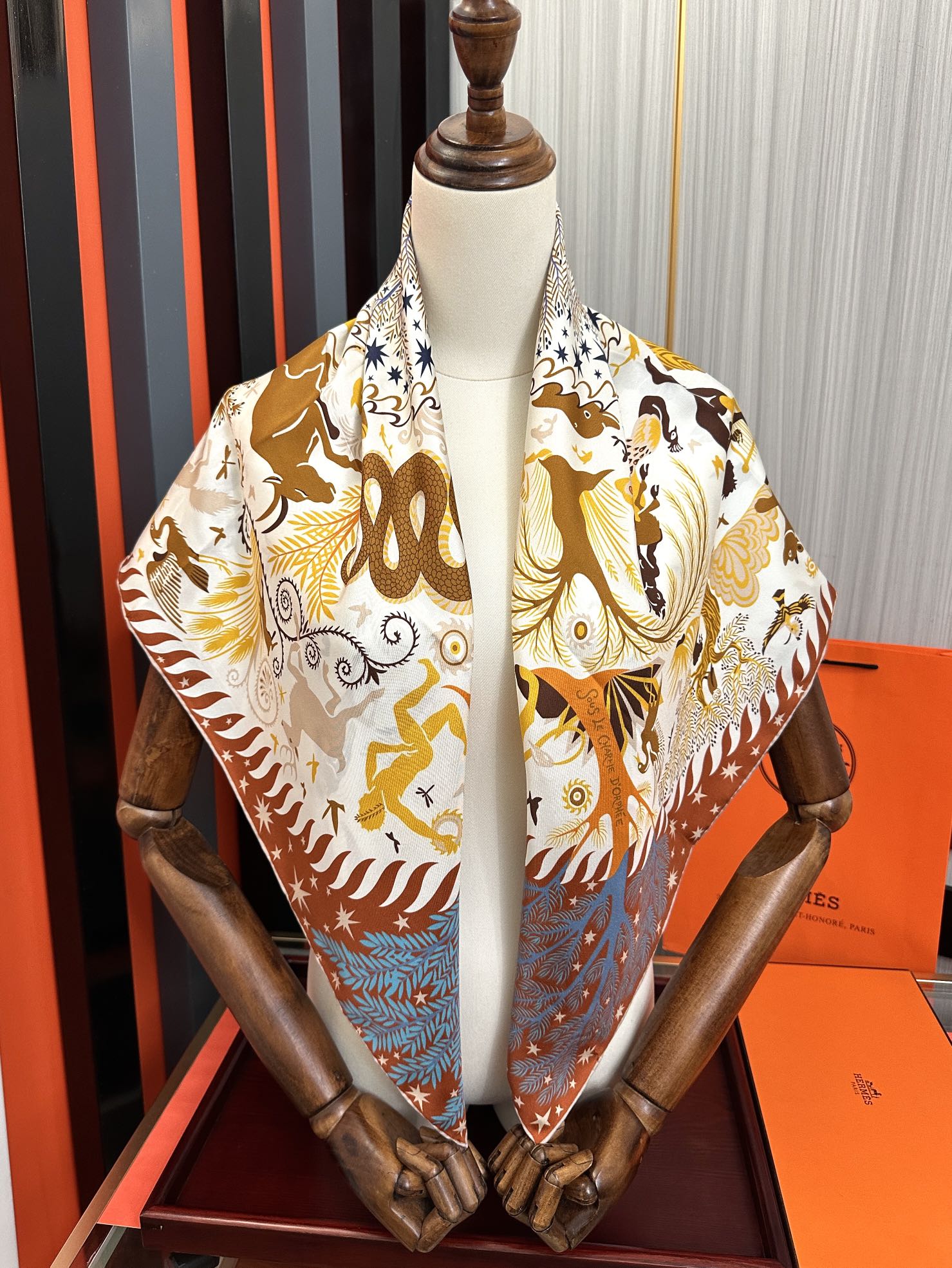 CHANEL 25S SCARF 90 IN SILK 709581