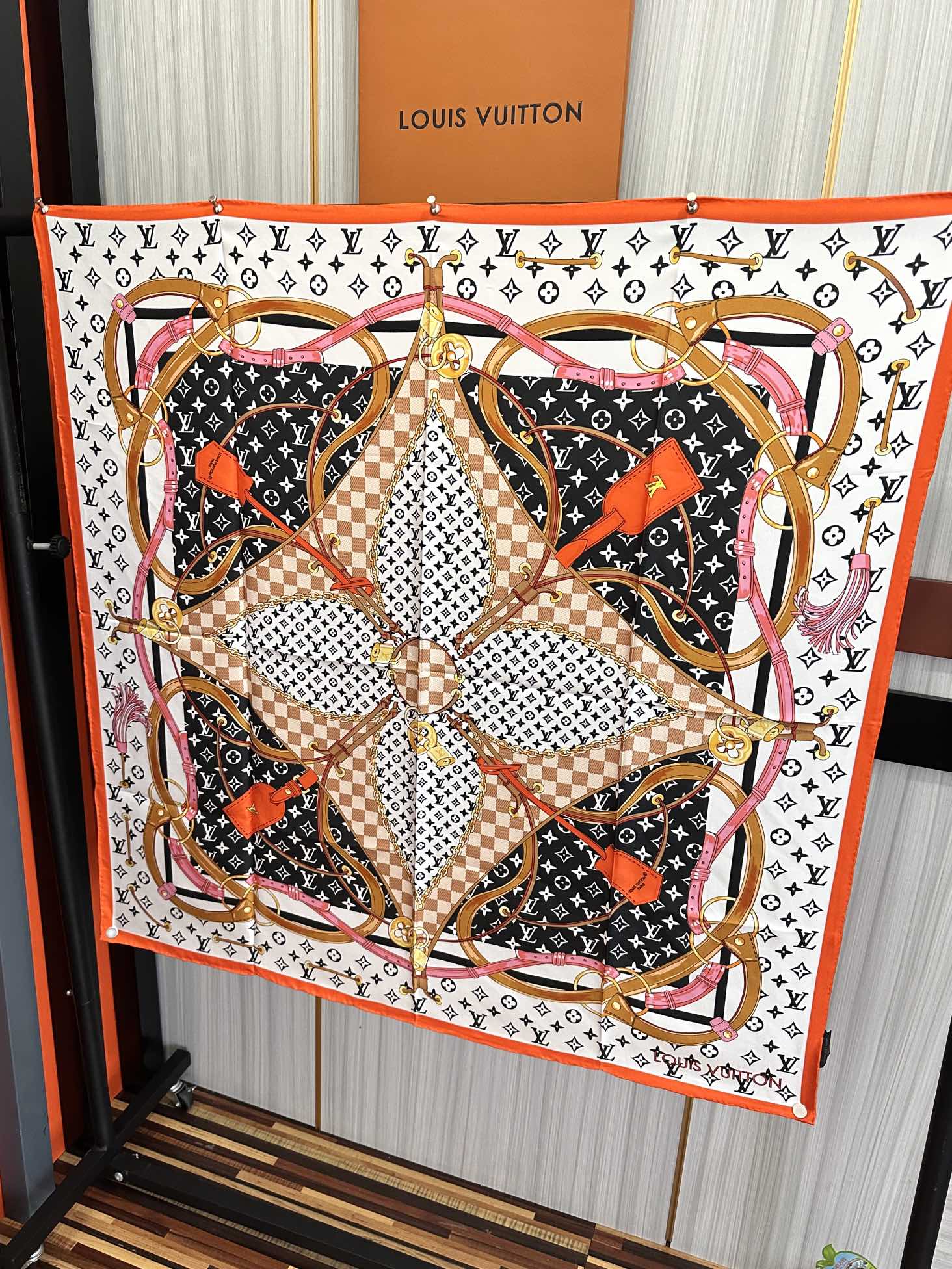 LOUIS VUITTON LV SCARF 90 CM IN SILK 729071