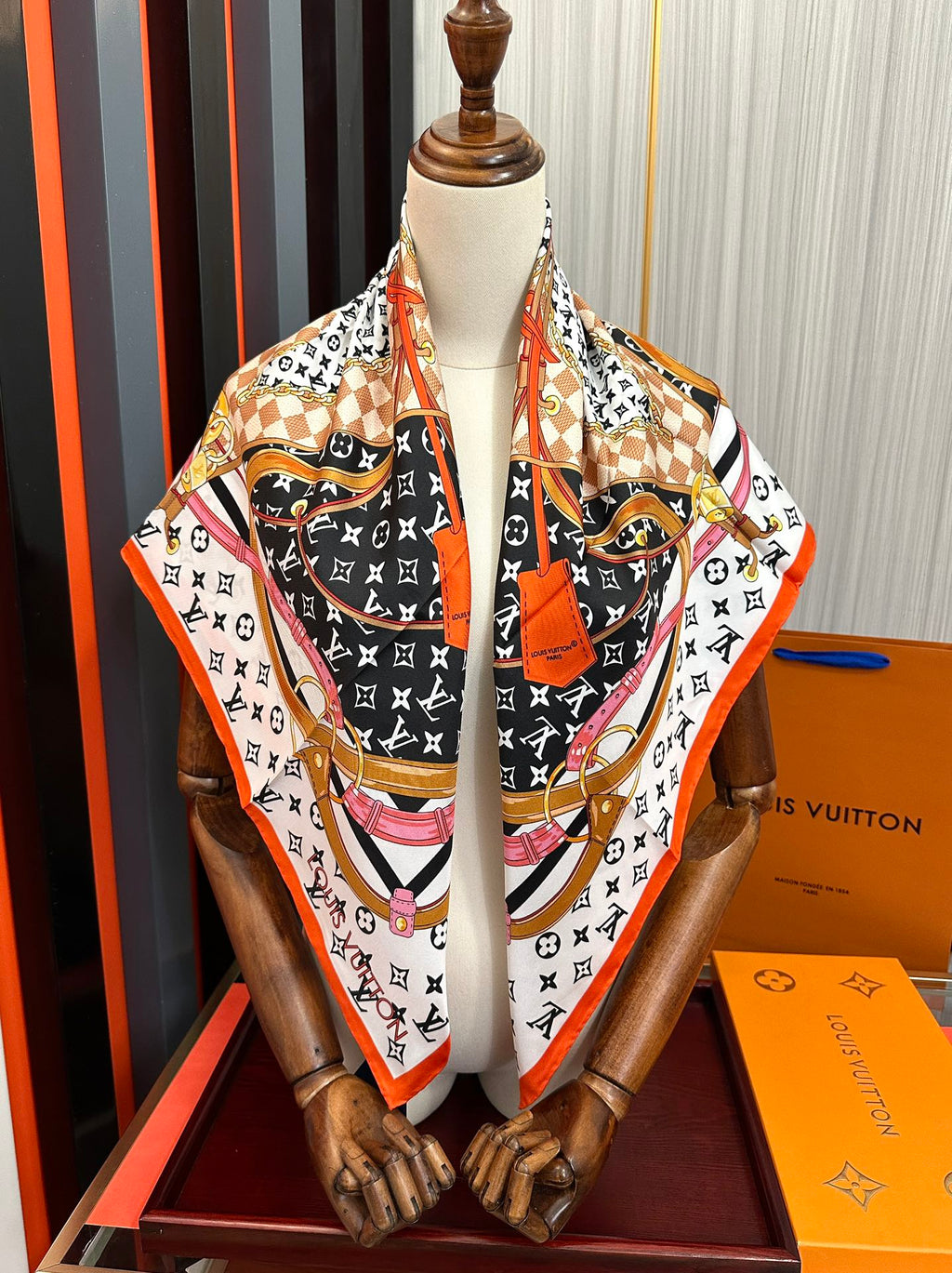 LOUIS VUITTON LV SCARF 90 CM IN SILK 729071