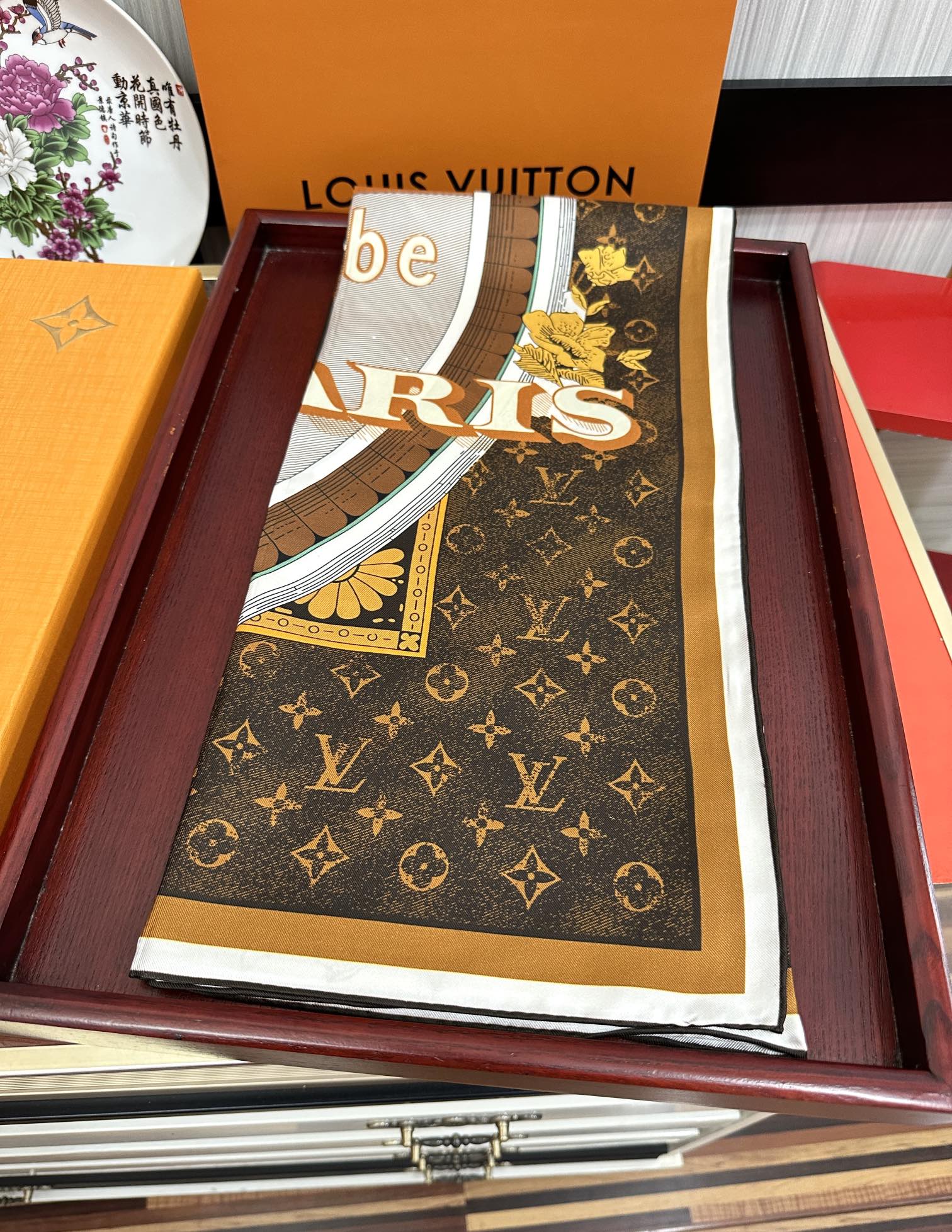 LOUIS VUITTON LV SCARF 90 CM IN SILK 730534