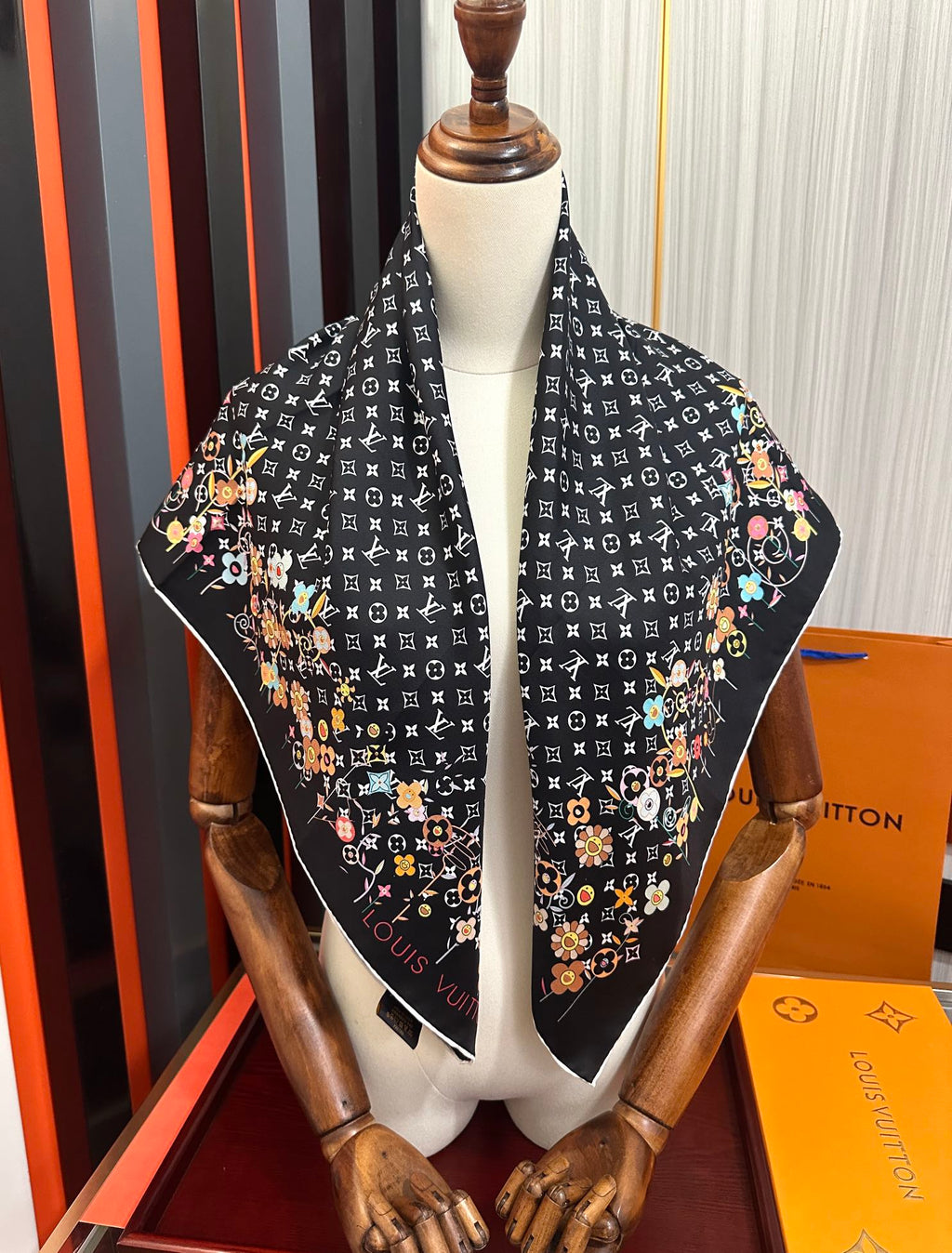 LOUIS VUITTON LV SCARF 90 CM IN SILK 730541