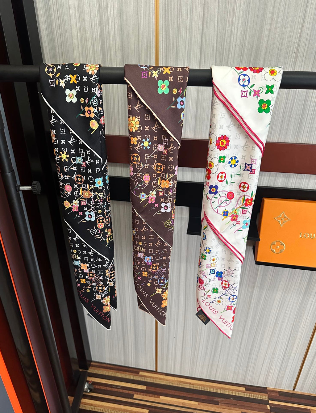 LOUIS VUITTON LV SCARF 90 CM IN SILK 730541