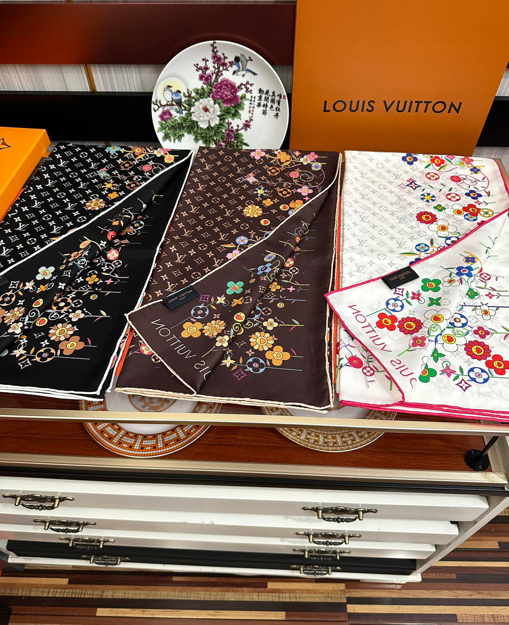 LOUIS VUITTON LV SCARF 90 CM IN SILK 730542