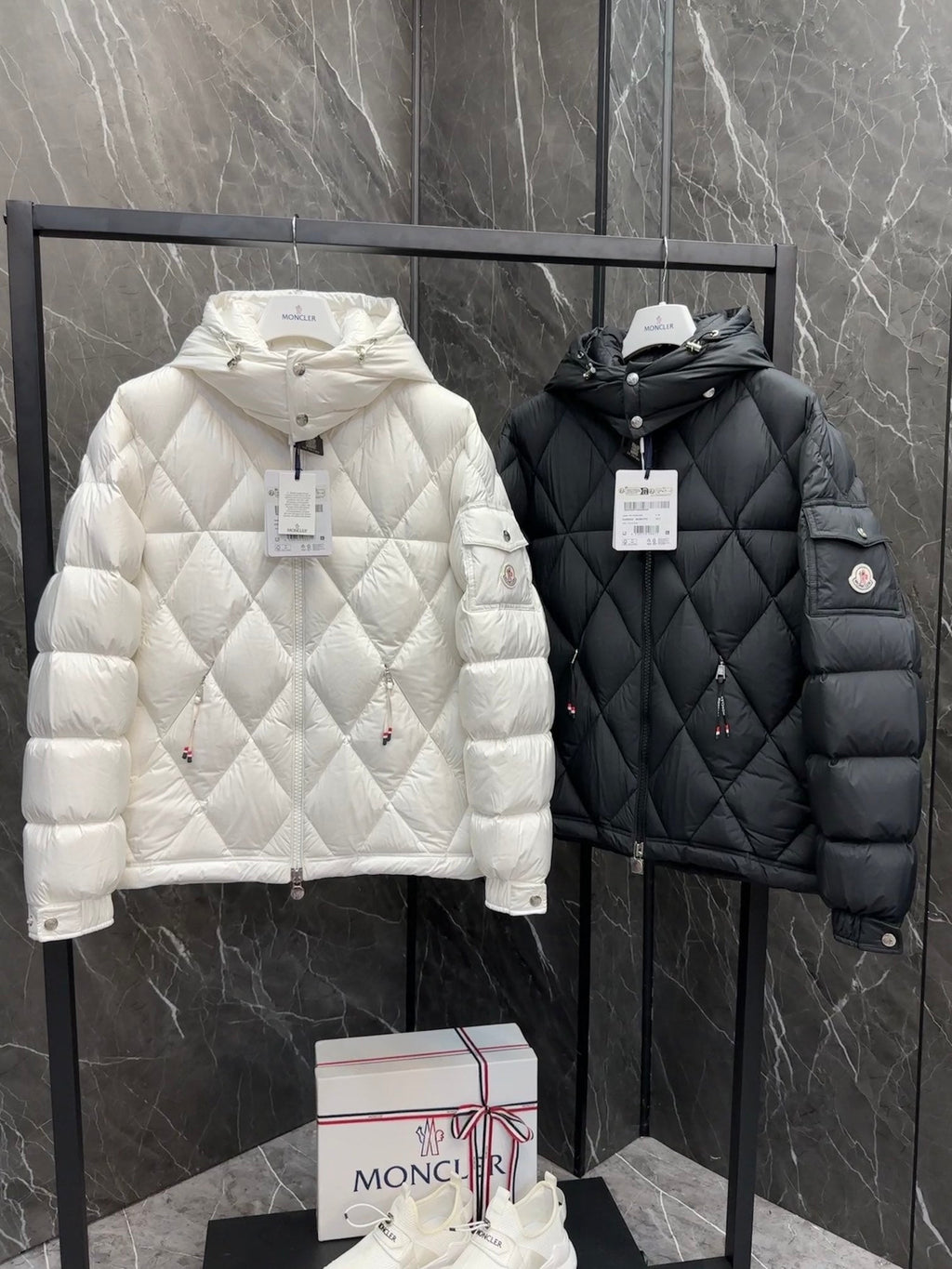 MONCLER 25S JACKET IN WHITE 051