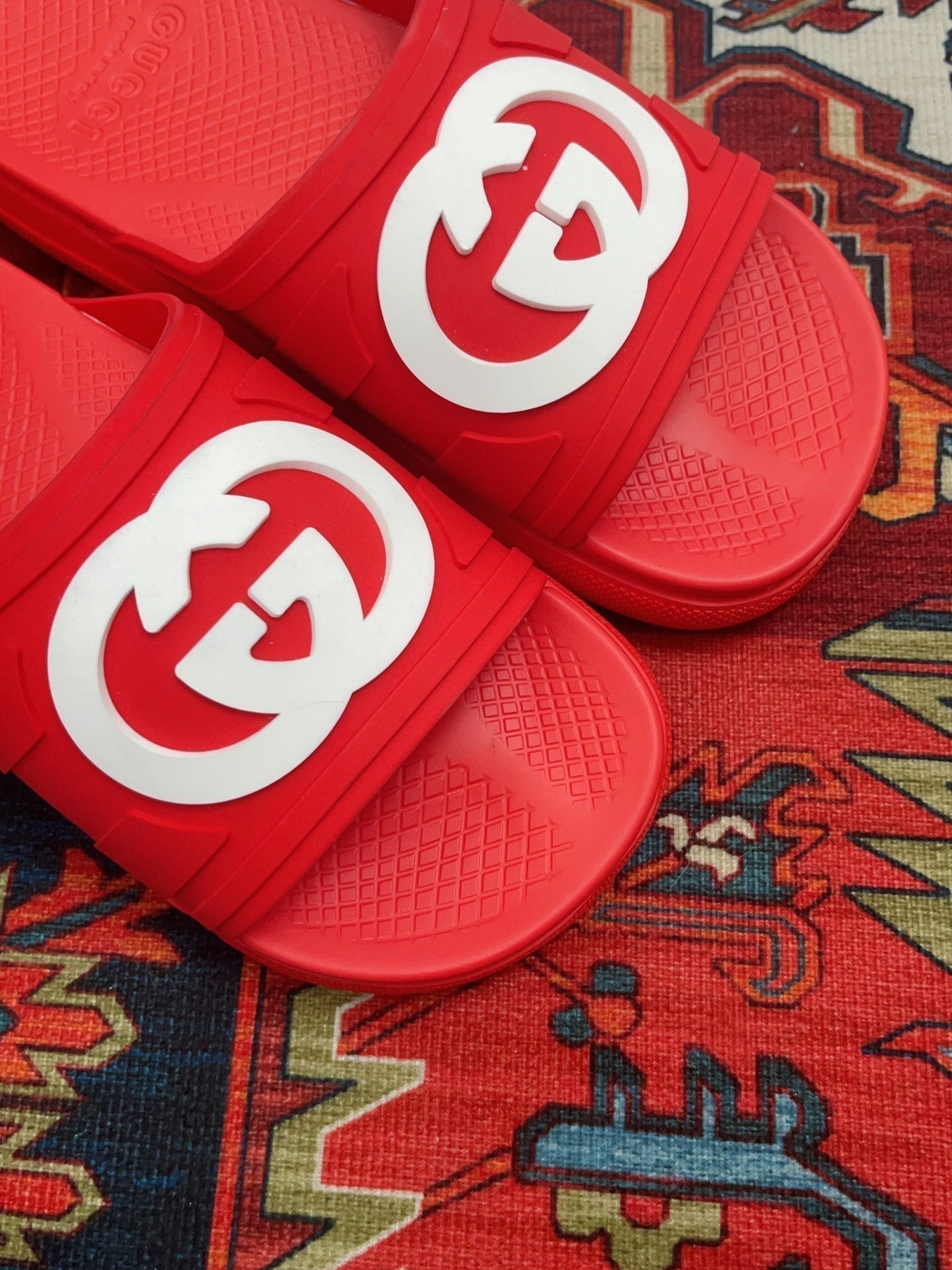GUCCI INTERLOCKING G SLIDE SANDAL CRIMSON RUBBER