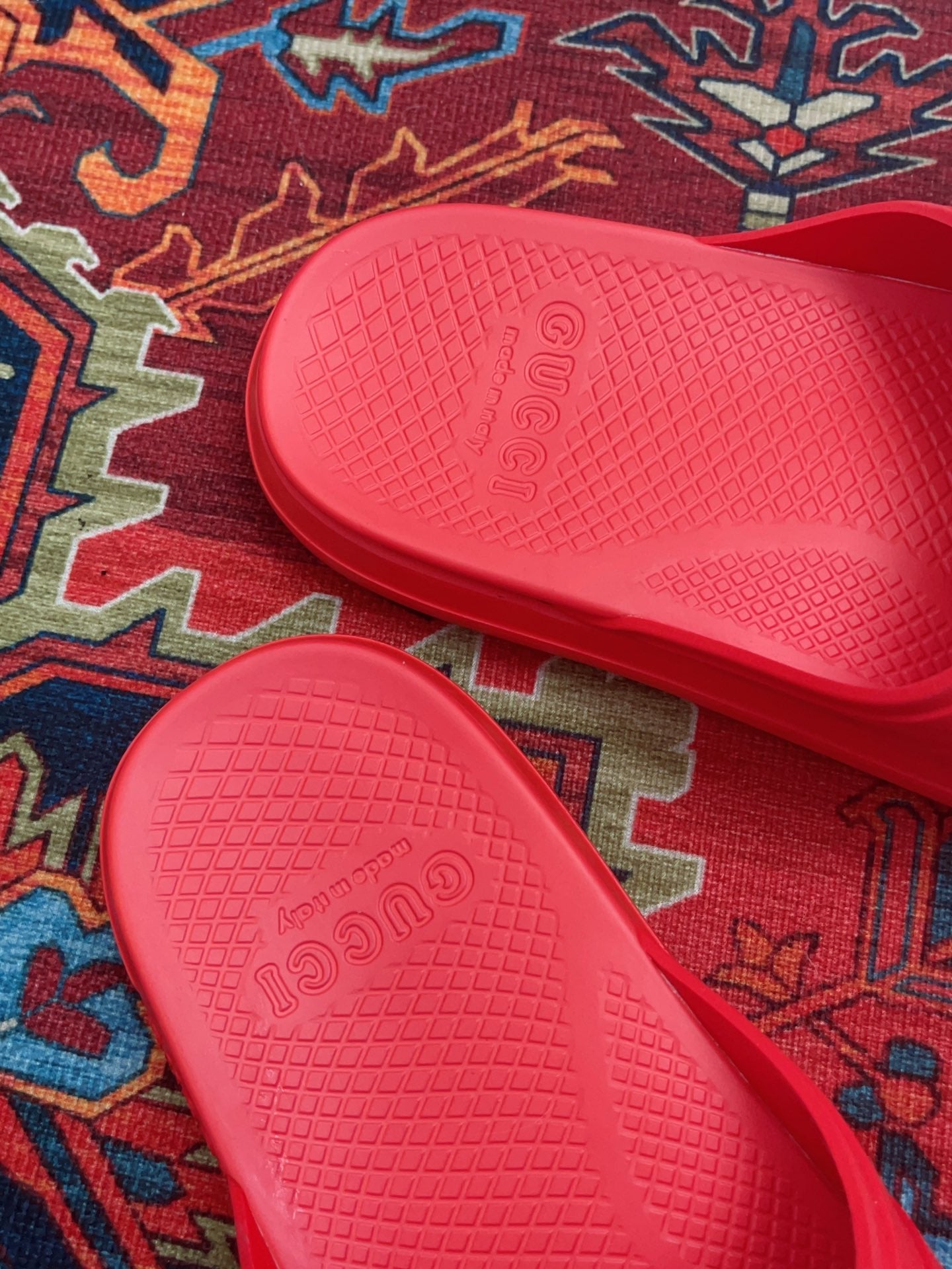 GUCCI INTERLOCKING G SLIDE SANDAL CRIMSON RUBBER