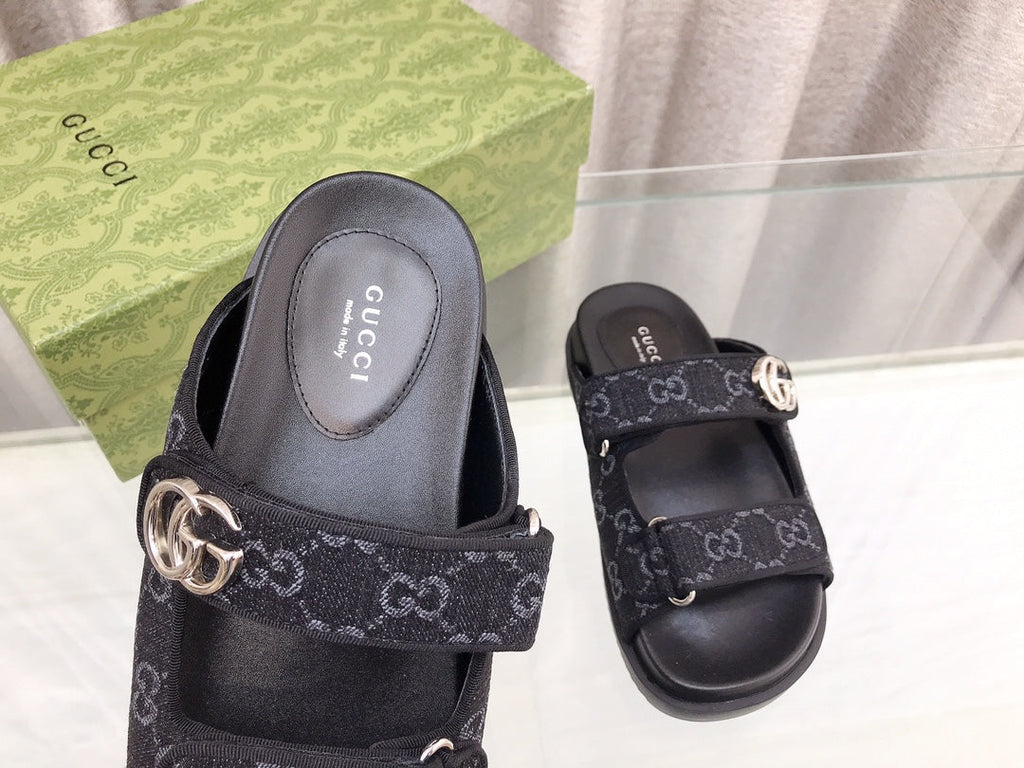GUCCI Rubber Sole Logo Sandals Black Caro