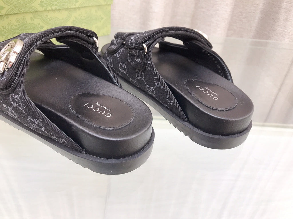 GUCCI Rubber Sole Logo Sandals Black Caro