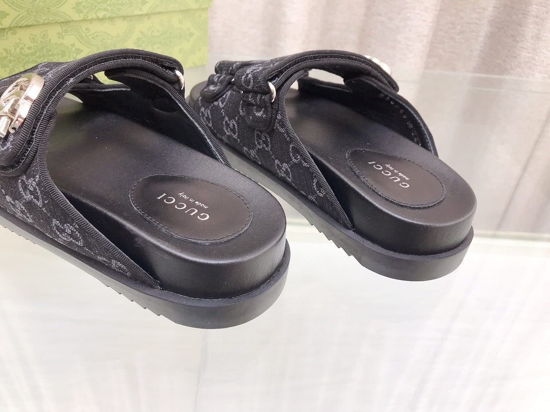 GUCCI Rubber Sole Logo Sandals Black Caro