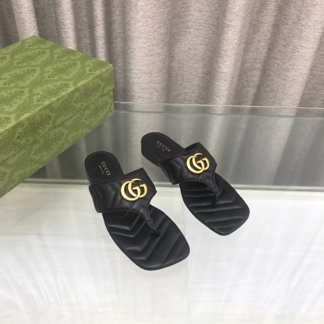 GUCCI marmont logo - embellished mattelasse leather sandal in black