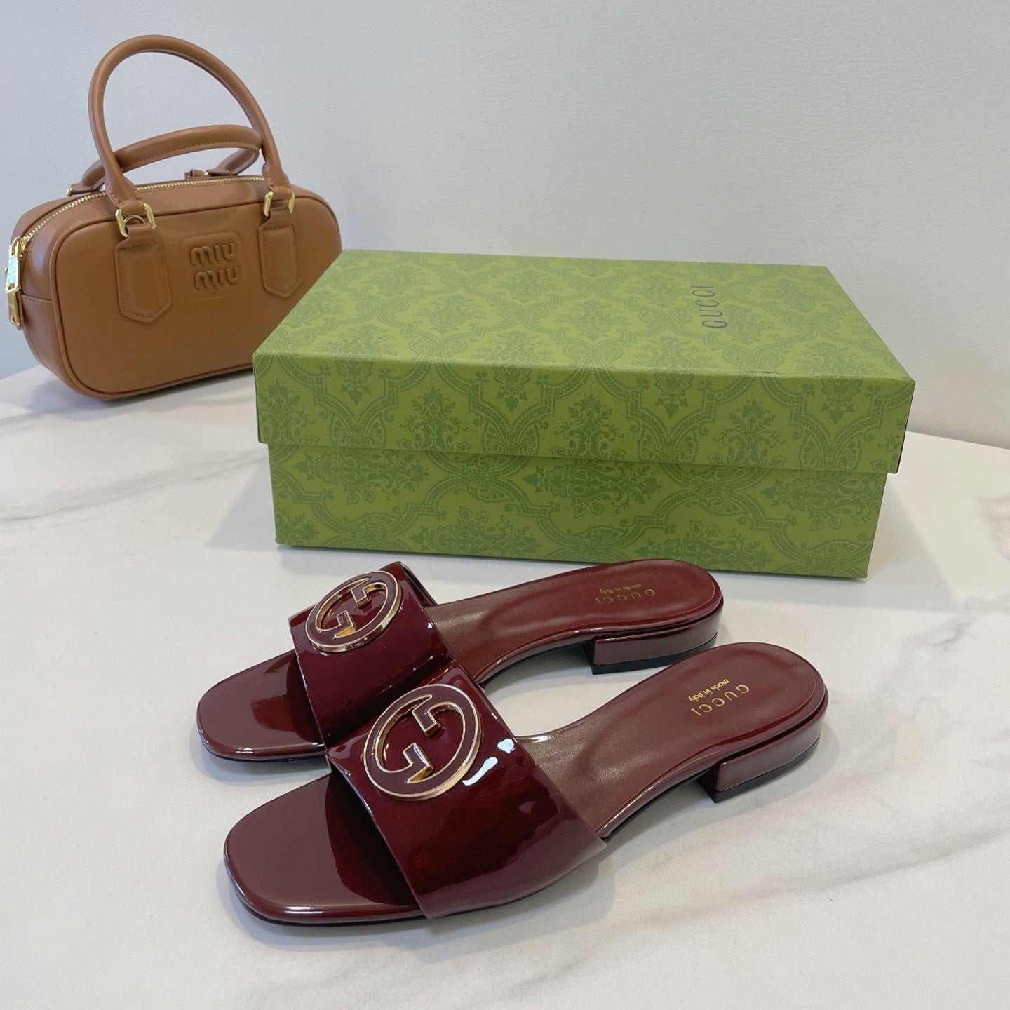 GUCCI SLIDE SANDALS IN WINE RED GLOSSY SHEEPSKIN ENAMELLED ROUND INTERLOCKING G