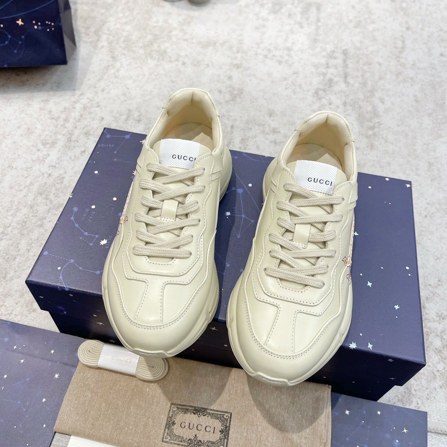GUCCI RHYTON TRAINER WHITE LAMBSKIN WITH FIRE MOTIF