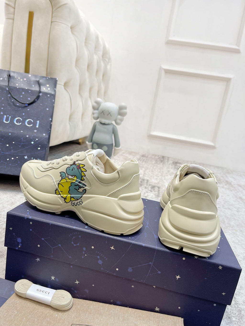 GUCCI RHYTON TRAINER WHITE LAMBSKIN WITH SKY DINO MOTIF