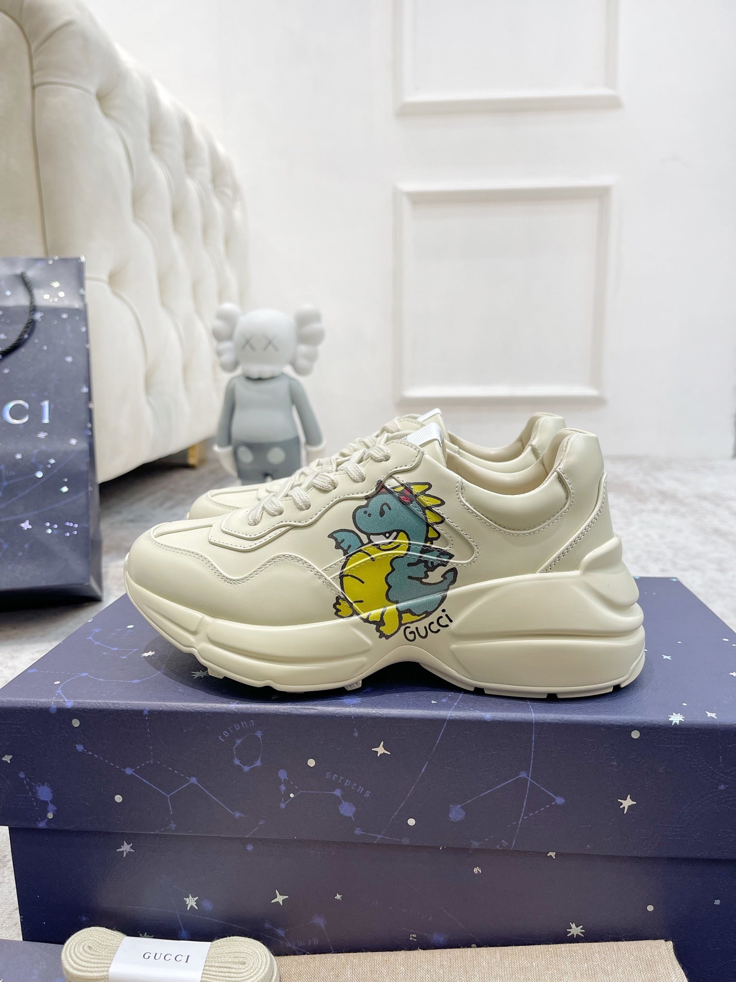 GUCCI RHYTON TRAINER WHITE LAMBSKIN WITH SKY DINO MOTIF