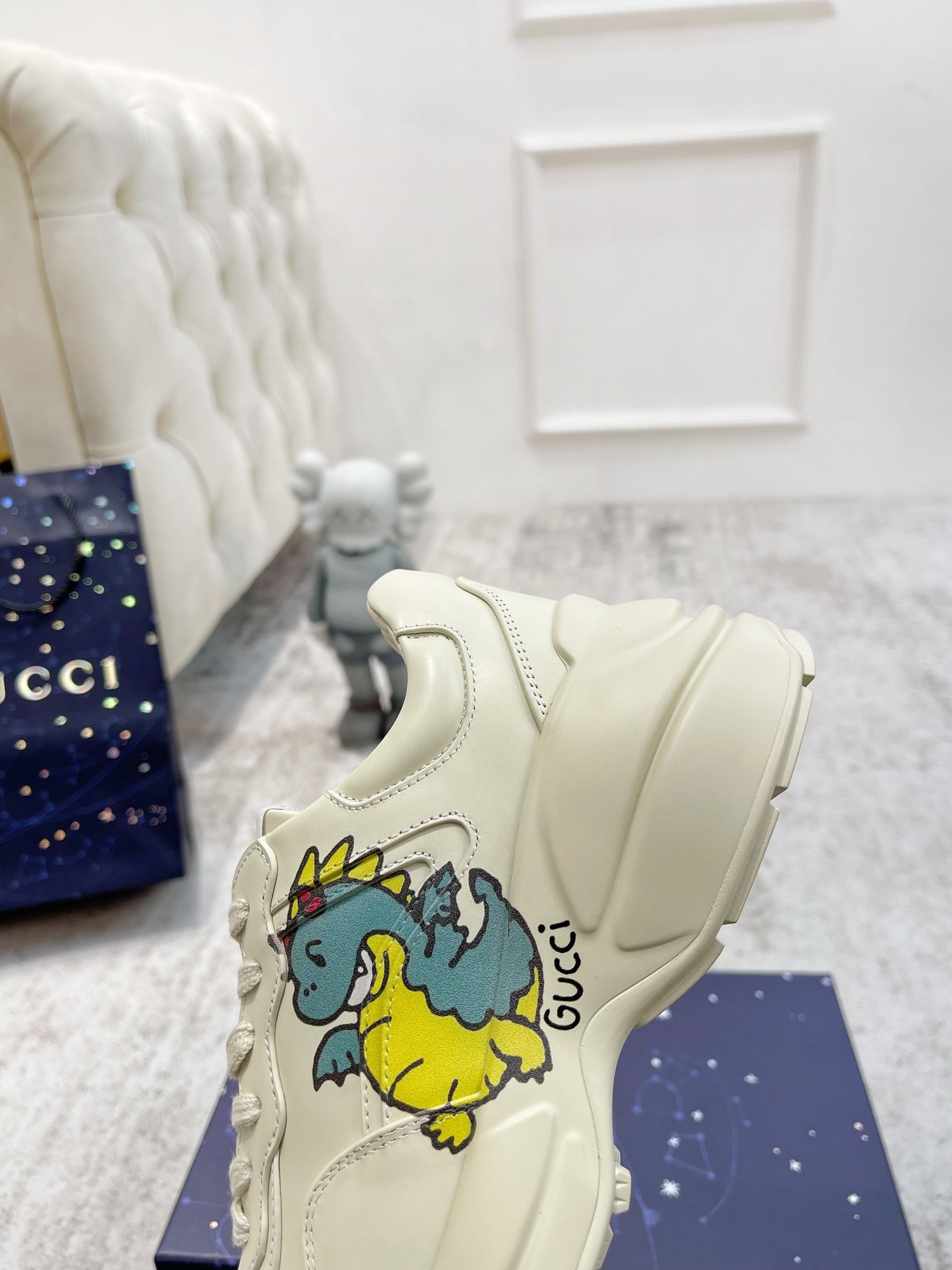 GUCCI RHYTON TRAINER WHITE LAMBSKIN WITH SKY DINO MOTIF