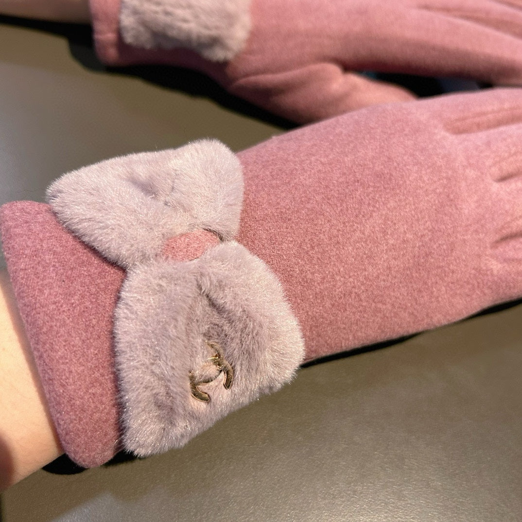 CHANEL GLOVES IN CREPE PINK WOOL WITH RABBIT FUR 456296