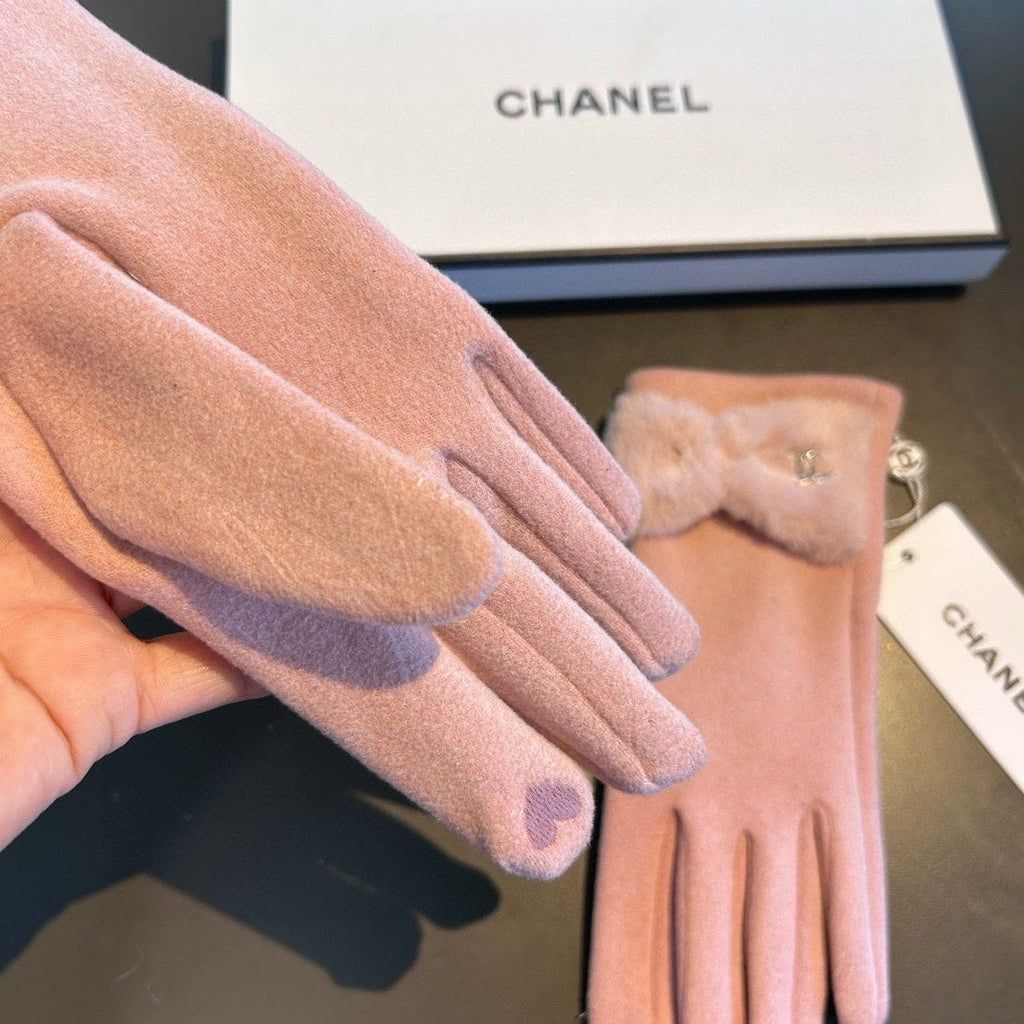 CHANEL GLOVES IN ROSE PINK WOOL WITH RABBIT FUR 456298