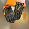 HERMES GLOVES WITH BUTTON IN BLACK SHEEPSKIN WITH LAMB FUR LINING