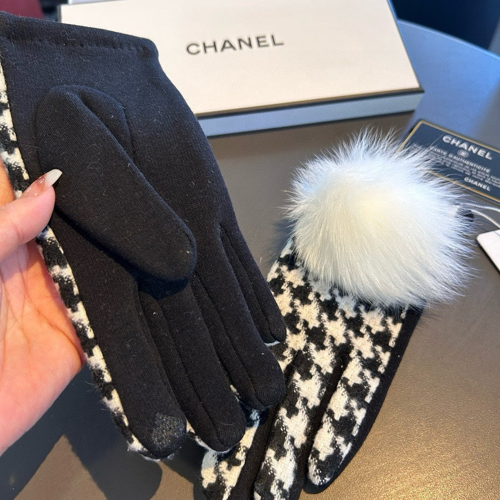 CHANEL GLOVES IN BLACK MIX WHITE WOOL 462258
