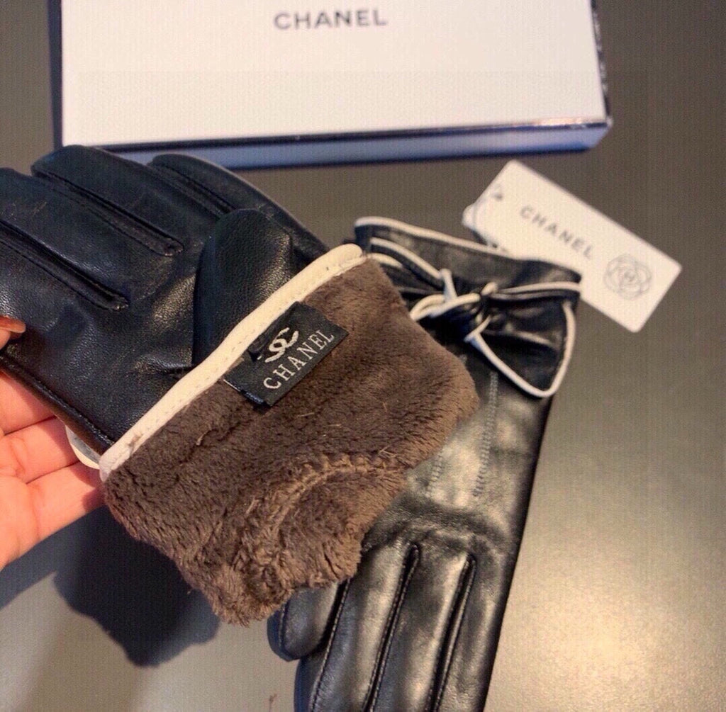 CHANEL GLOVES IN BLACK LAMBSKIN 462262