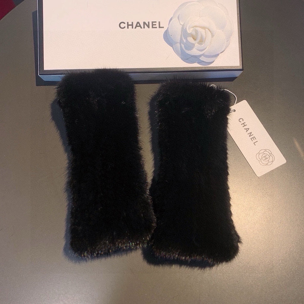 CHANEL FINGERLESS GLOVES IN BLACK RABBIT FUR 462279