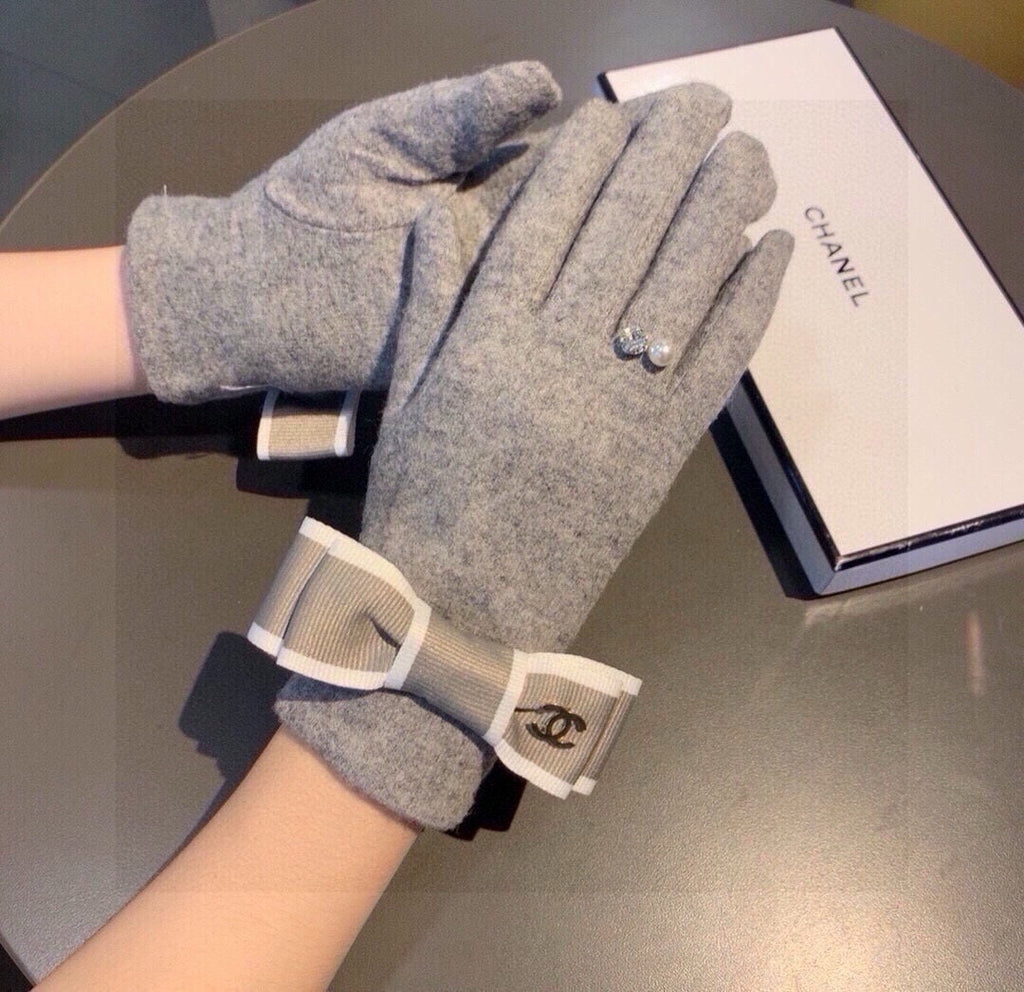CHANEL GLOVES IN PALE GRAY WOOL WITH BOW 463856