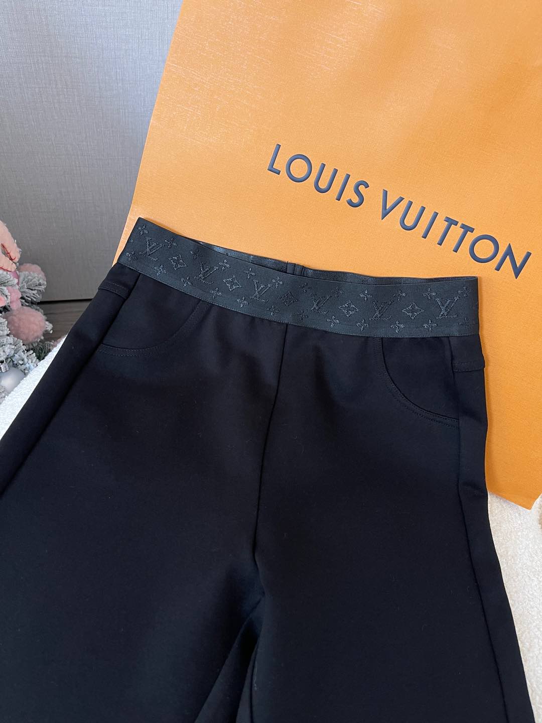 LOUIS VUITTON LV 25S LEGGINGS 0077