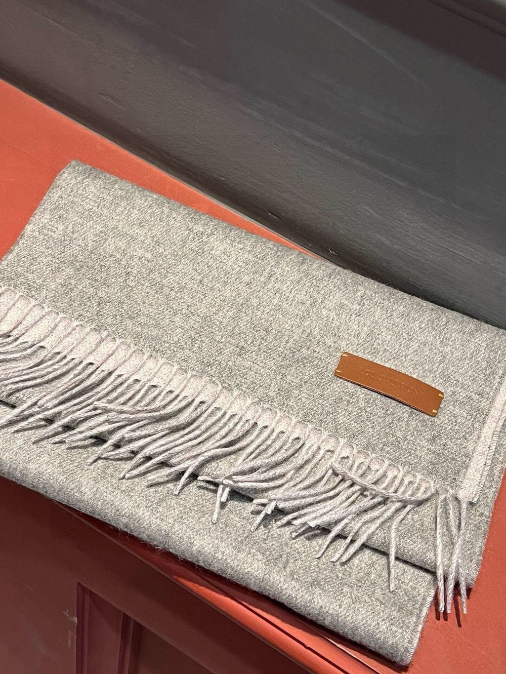 LOUIS VUITTON SCARF 180 CM IN DOVE GRAY CASHMERE 396481