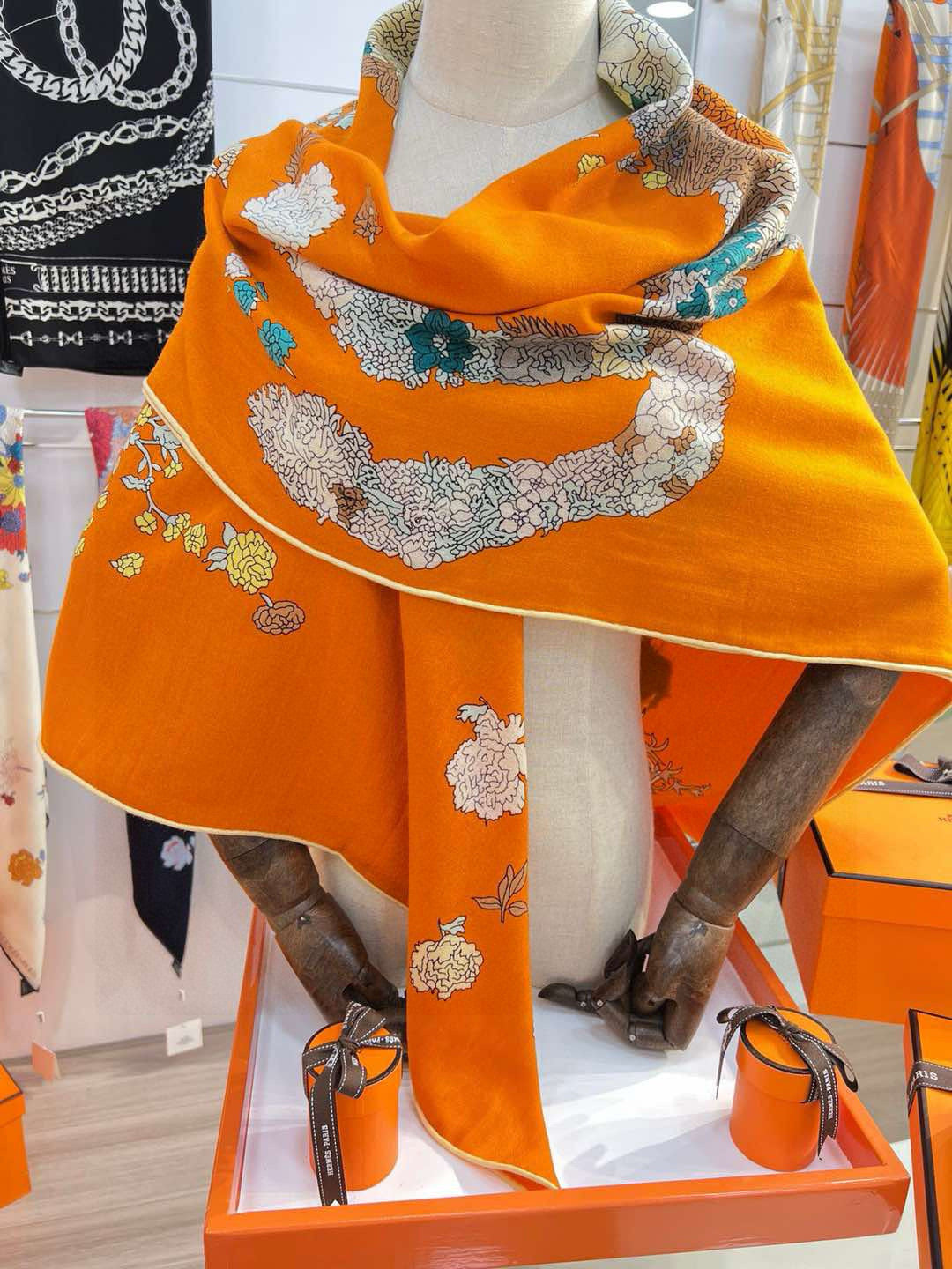HERMES HERMES 25S SCARF 140 IN SILK 724764