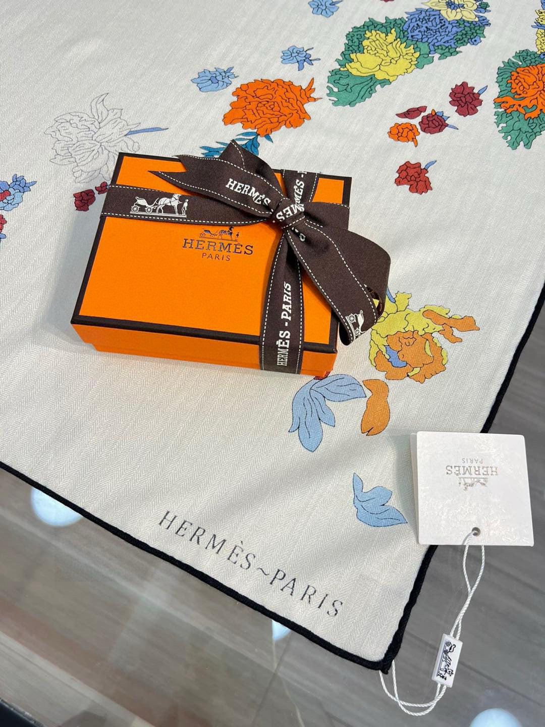 HERMES HERMES 25S SCARF 140 IN SILK 724766