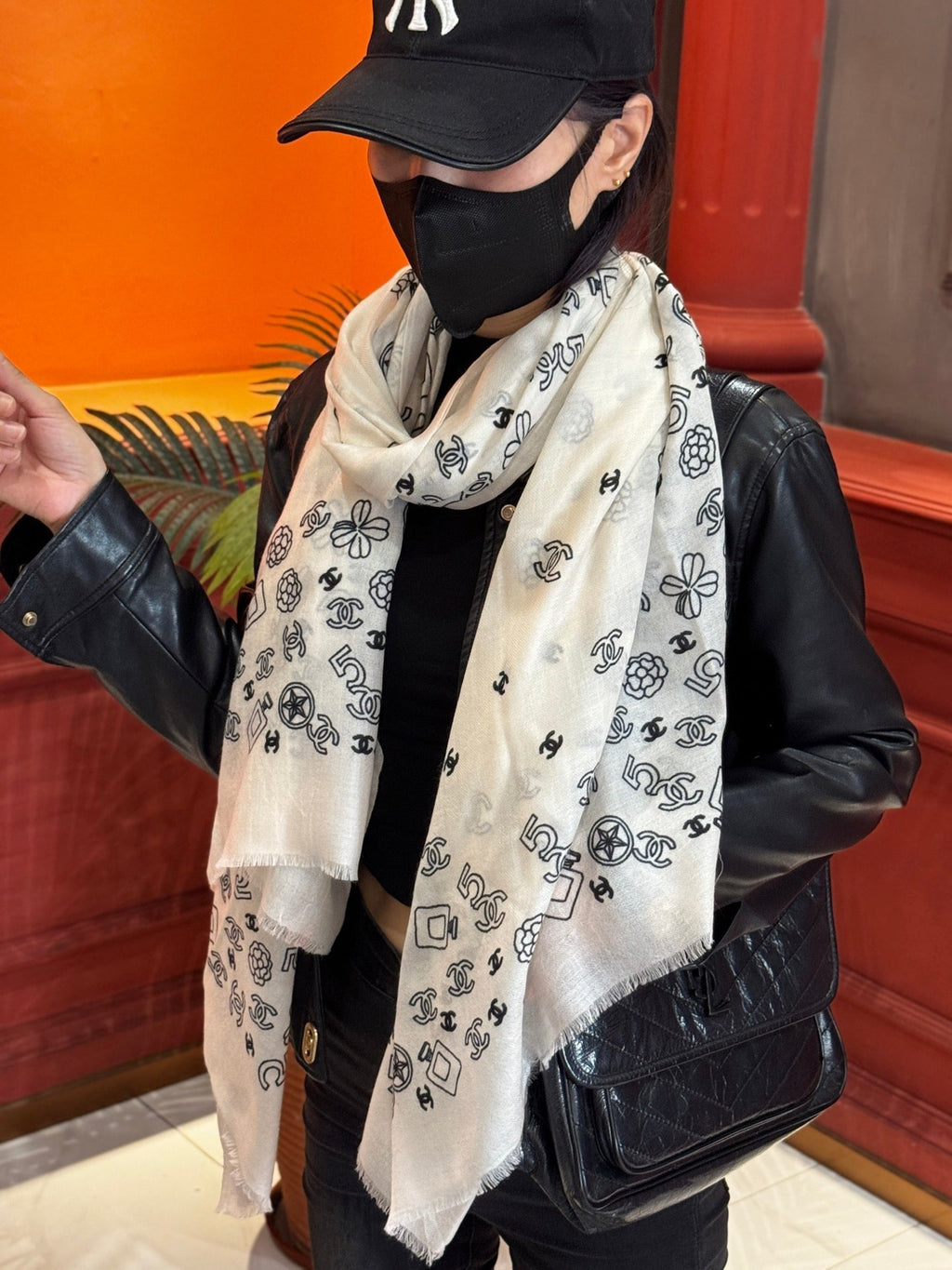 CHANEL 25S SCARF 200 IN CASHMERE 727296
